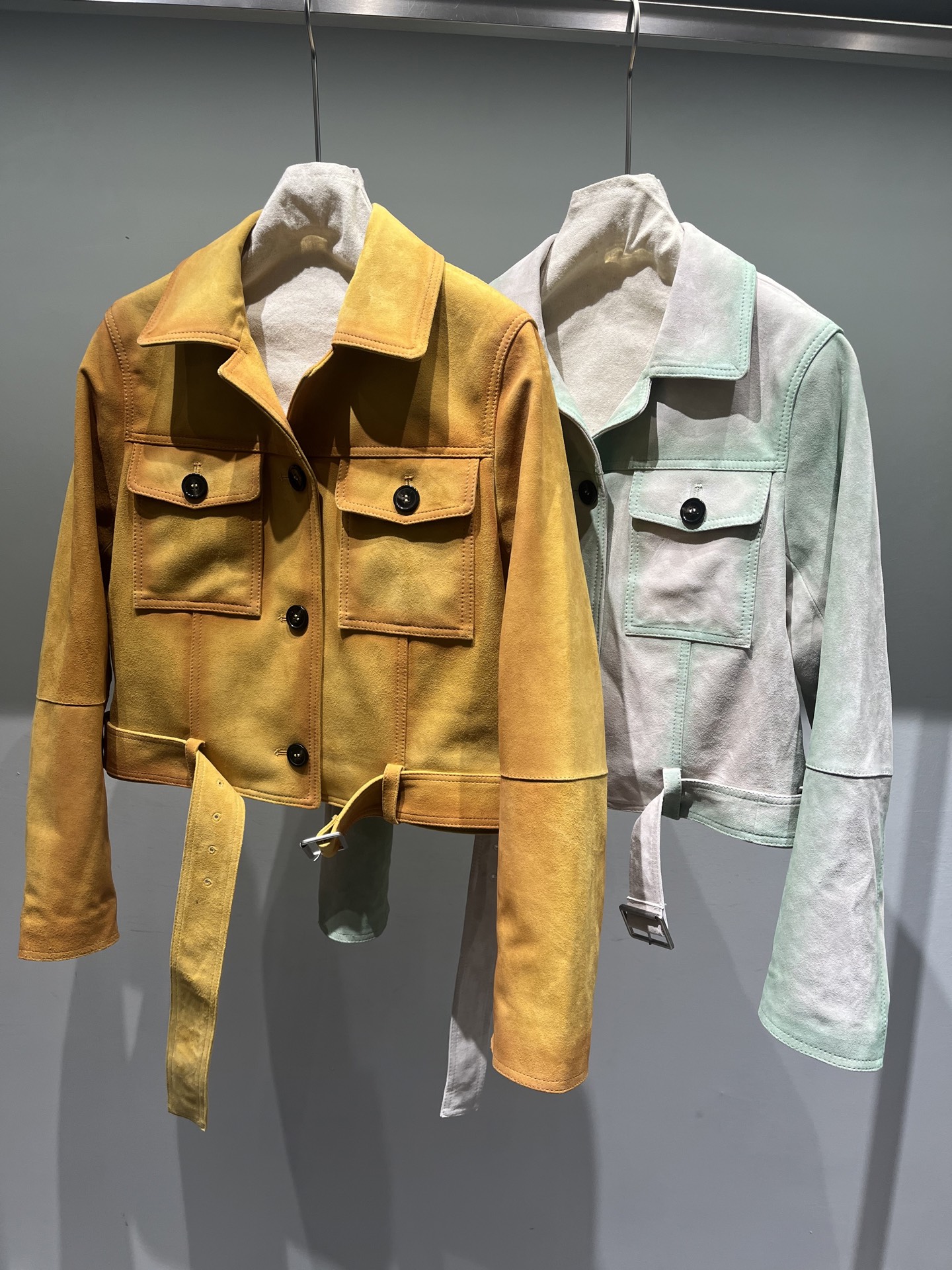 NO:743630,Cashmere leather color spraying process, very special color is very suitable for summer, buttons with logo, leather label with super exquisite logo, Loewe-clothing, loewe,19860909山羊绒面皮喷色工艺,非常特别的颜色很适合夏天,纽扣带logo,皮标压logo超级精致,罗意威-服装,loewe,,Women's clothing