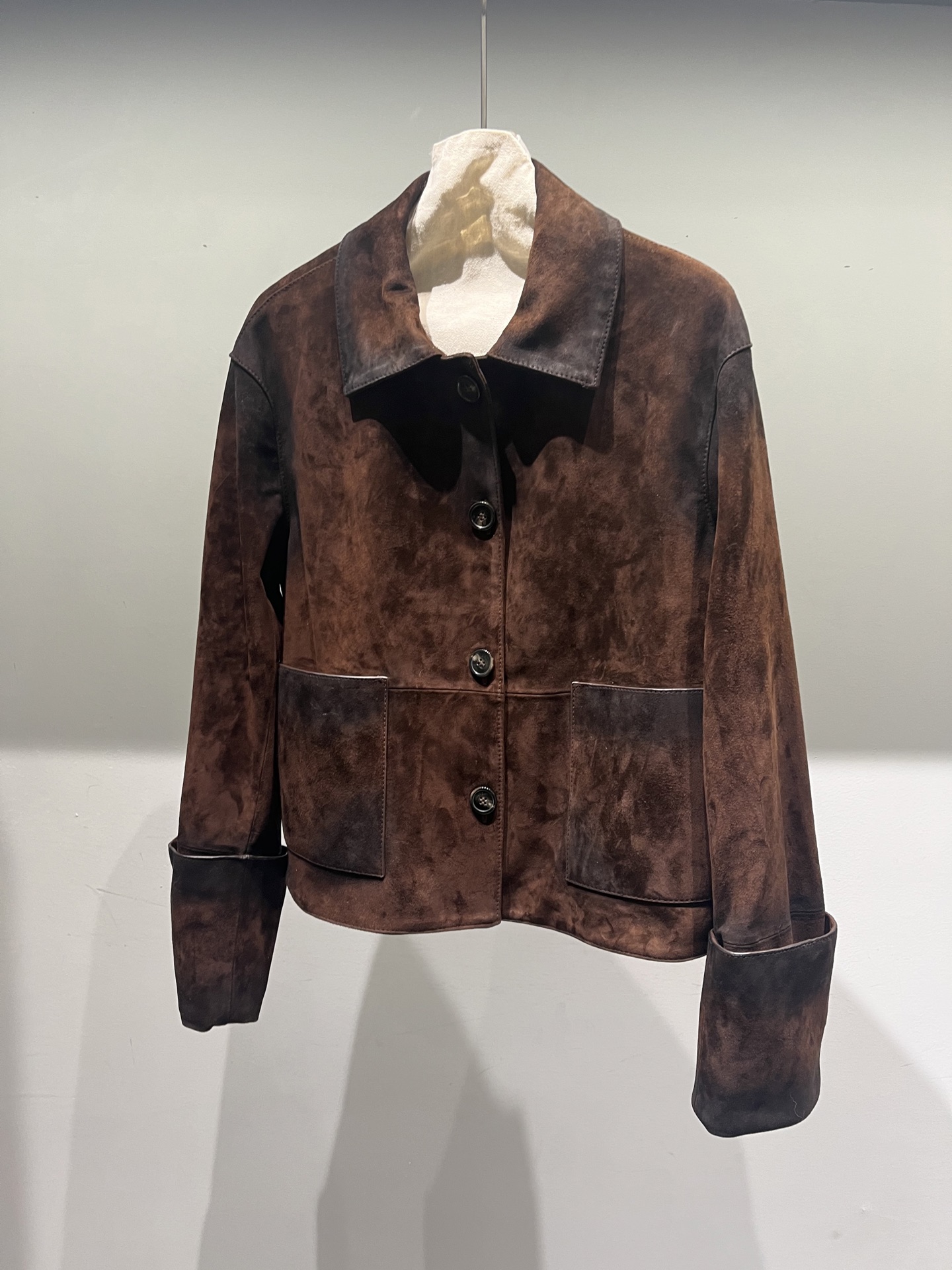 NO:743586,, Loewe's gradient spray-color sheepskin suede jacket, with oil edges on the edges, is very delicate. The color is a bit brighter under the spotlight, Loewe - Clothing, loewe, jackets & coats, sheepskin,19860909,罗意威渐变喷色羊皮绒面外套,边缘做了油边,非常精致.射灯下颜色偏亮一点,罗意威-服装,loewe,jackets & coats,sheepskin,,Women's clothing