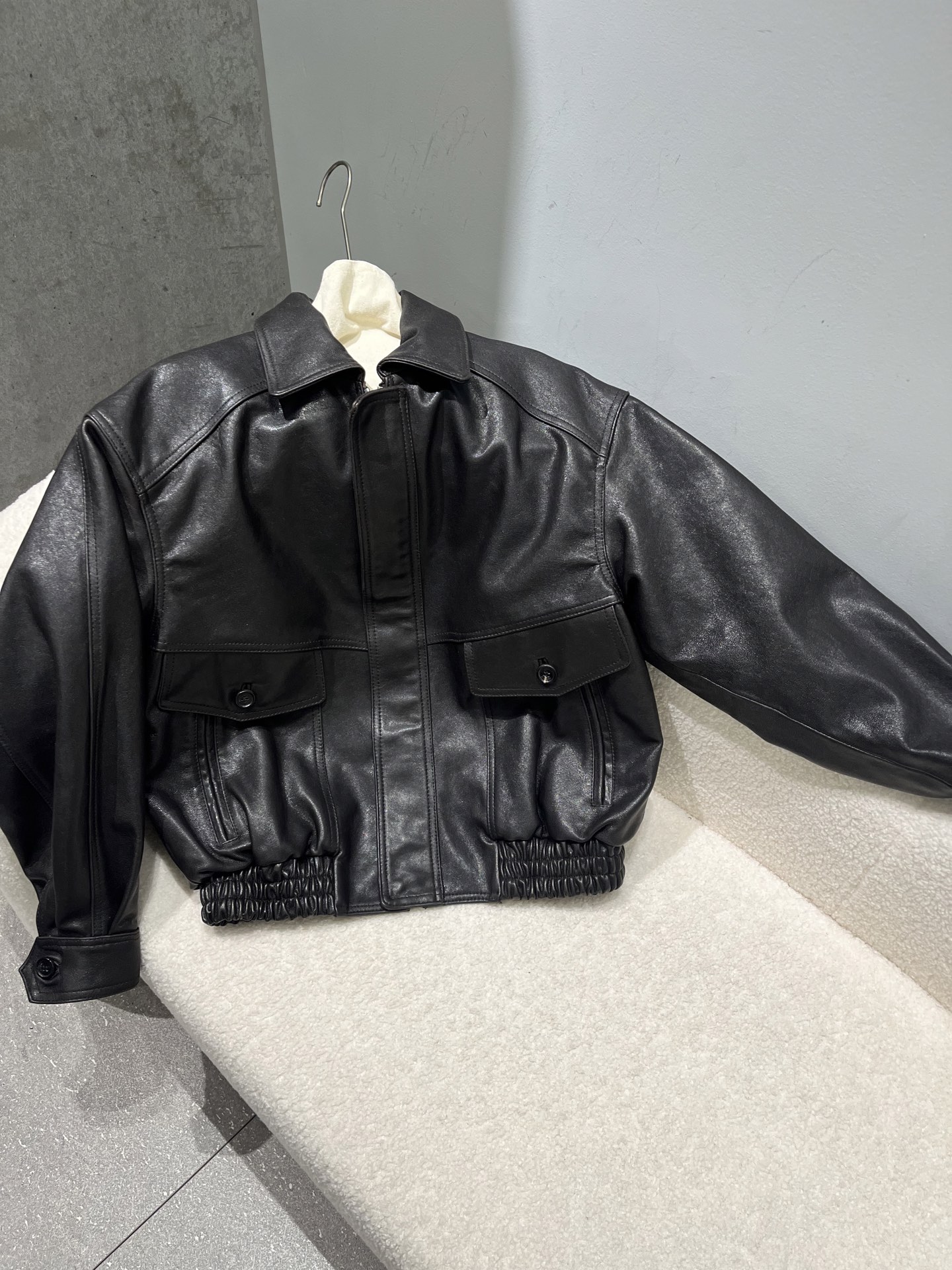 NO:754992,Size S- Xl, imported vegetable tanned sheepskin, very textured, Saint Laurent-clothing, saint laurent, sheepskin,19860909尺寸S- Xl,进口植鞣羊皮,非常有质感,圣罗兰-服装,saint laurent,sheepskin,,Women's clothing