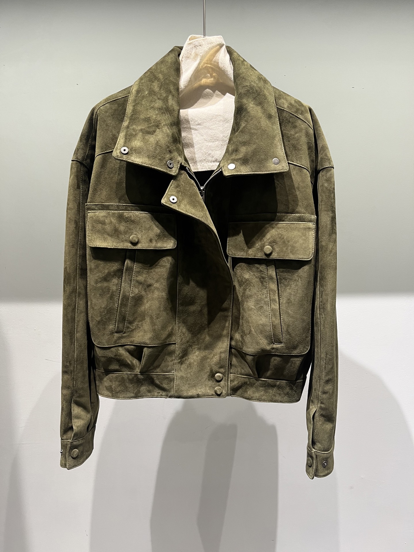 NO:755038,Saint Laurent imported goat suede leather jacket, loose fit, there will be a slight color difference under spotlights, Saint Laurent-clothing, saint laurent,leather jacket,19860909圣罗兰进口山羊反绒皮衣,宽松版型,射灯下会有点色差,圣罗兰-服装,saint laurent,leather jacket,,Women's clothing