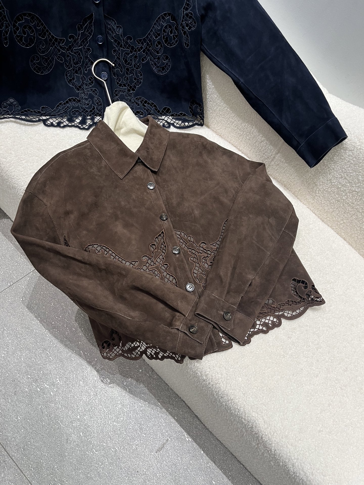 NO:945417,, Imported sheepskin suede hollow embroidered jacket, light, soft and very comfortable, loose fit, super beautiful. The inside has been specially treated, there is no lining, it is very delicate. 2 colors are super beautiful, women's clothing, jackets & coats, sheepskin,19860909,进口羊皮绒面镂空绣花外套,轻薄柔软非常舒服,宽松版型,超美.内里做了特殊处理,没有里布,很精致 2色超美,女装,jackets & coats,sheepskin,,Women's clothing