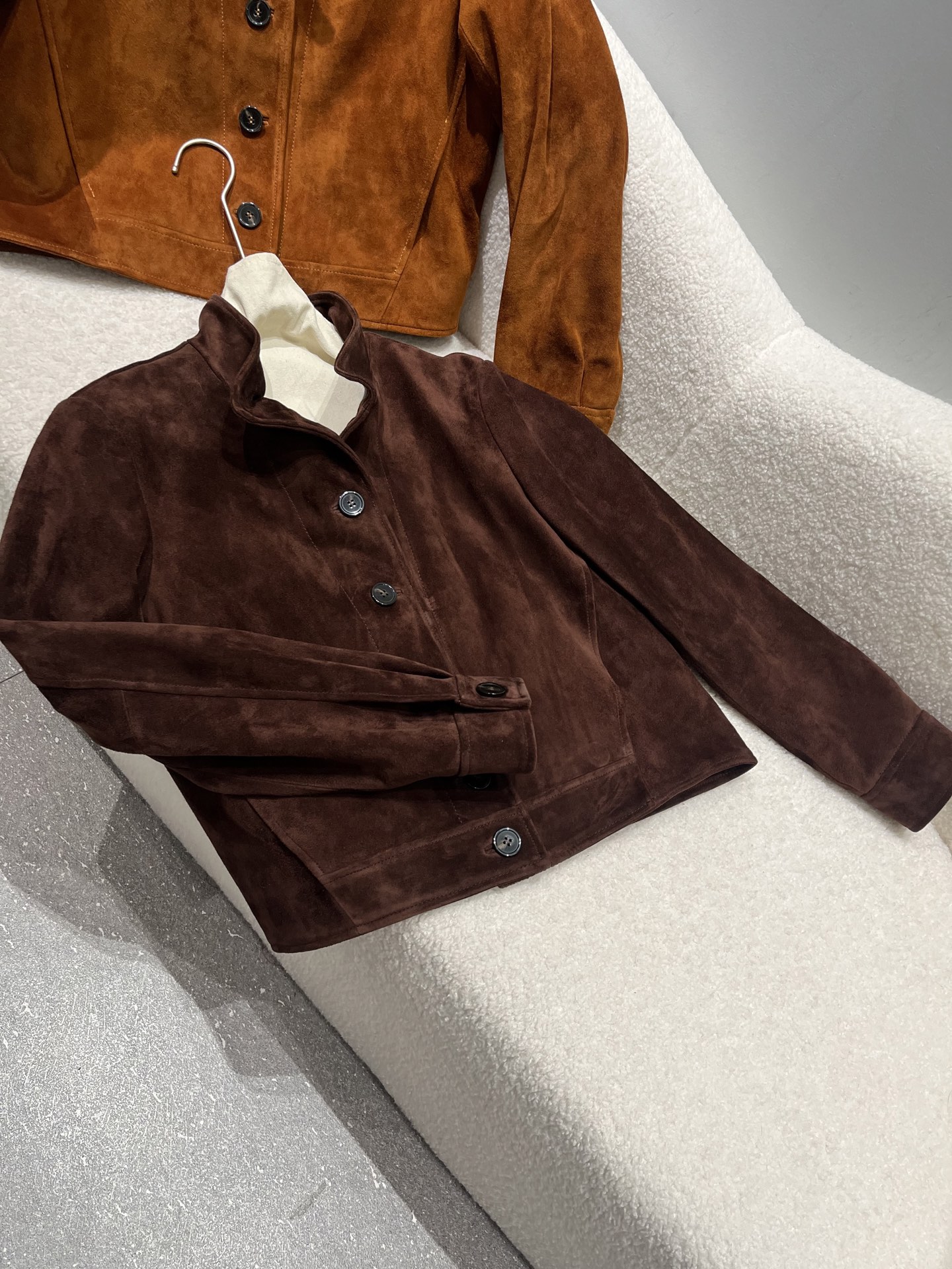 NO:945382,,L P imported sheepskin suede jacket, simple old-fashioned style, the collar can be turned up and down, the buttons can be equipped with logo sizes S-XL, simple and versatile, women's clothing, jackets & coats, sheepskin,19860909,L P进口羊皮绒面外套,简约老前风,领子可立可翻,扣子可以配带logo的 S- Xl码,简约百搭,女装,jackets & coats,sheepskin,,Women's clothing