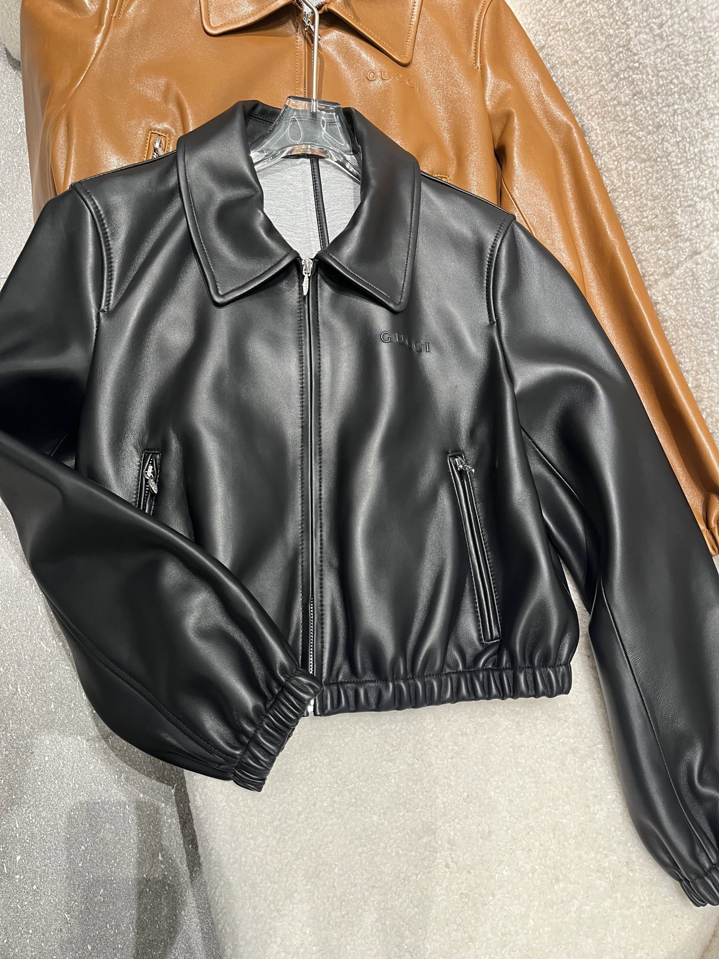 NO:945348,, Gucci sheepskin motorcycle jacket, same as the counter method without lining, original slider, size S-19860909,古奇羊皮机车夹克,同专柜做法没有里布,原版拉头 尺寸S- Xl码,短款很精致,古驰-服装,gucci,jackets & coats,sheepskin,,Women's clothing