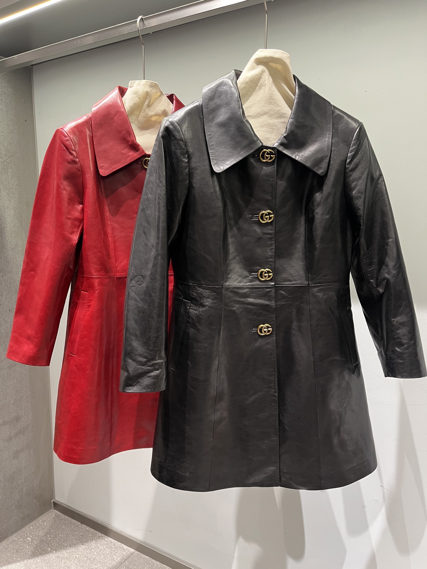 NO:945377,, Gucci waxed sheepskin dress, original buttons and lining, there will be tiny traces on the waxed leather surface similar to nail scratches, which is normal, Gucci - Clothing, gucci, skirts, sheepskin,19860909,古奇油蜡羊皮连衣裙,原版钮扣和里布,油蜡皮表面会有微小类似指甲划痕一样的痕迹,属于正常现象,古驰-服装,gucci,skirts,sheepskin,,Women's clothing