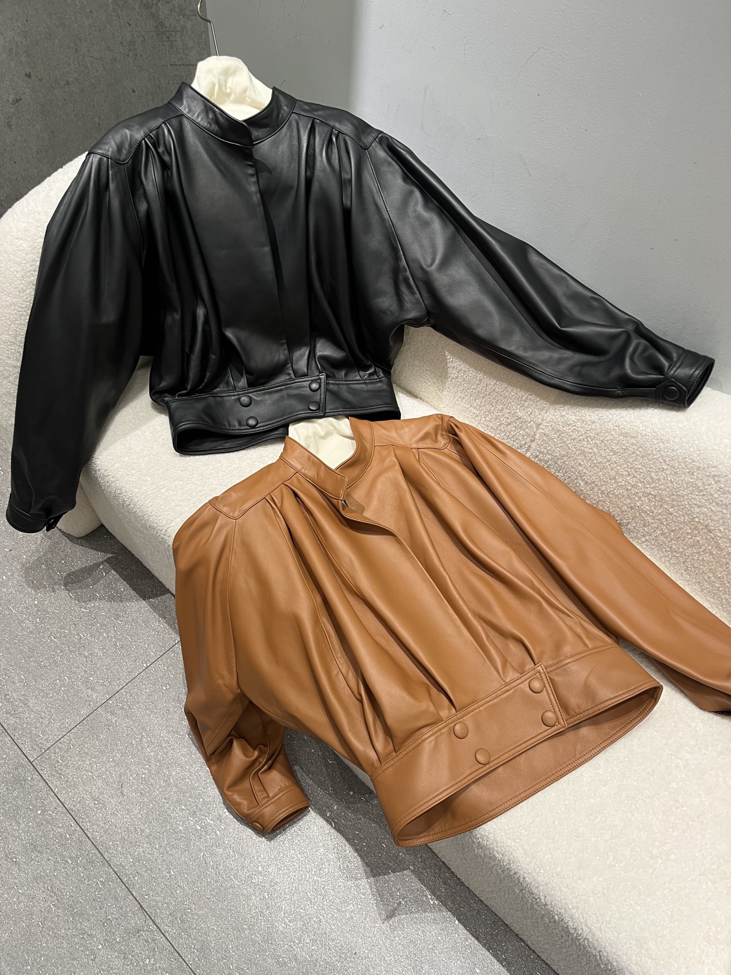 NO:945441,, Original proof. Sheepskin wide-fitting jacket, pleated design, large size and full of materials. Same style as Korean stars Sml, women's clothing, jackets & coats, sheepskin,19860909,原版打样.绵羊皮阔版外套,褶皱设计,版型很大用料十足 韩国明星同款Sml,女装,jackets & coats,sheepskin,,Women's clothing