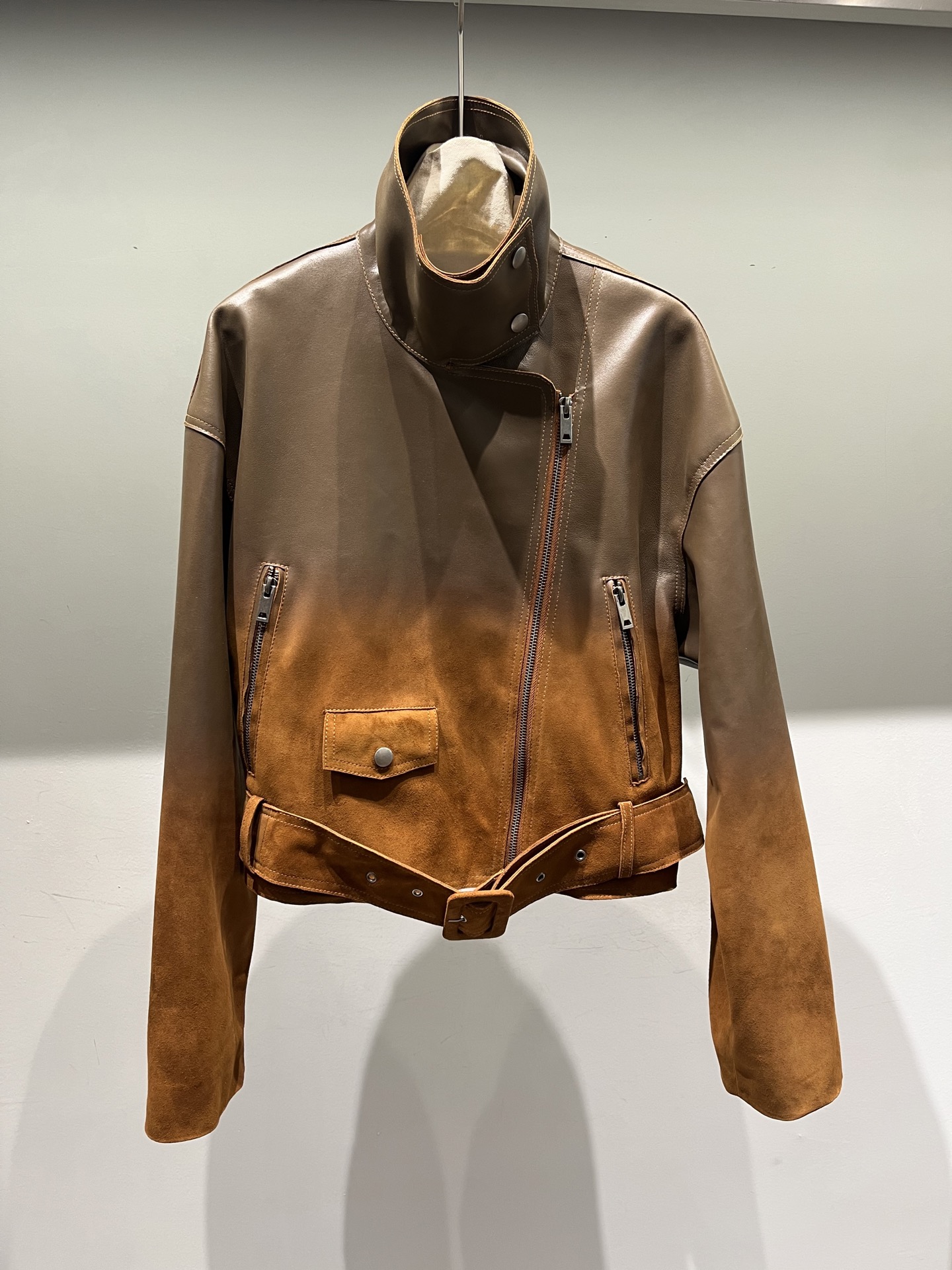 NO:949248,, Gradient process sheepskin motorcycle jacket, wide version, the process is expensive and consumes leather, so the price is slightly expensive. The collar can be stood up, multiple ways to wear, women's clothing, jackets & coats, sheepskin,19860909,渐变工艺羊皮机车夹克阔版,工艺贵且很耗皮料所以价格略贵 领子可以立起来,多种穿法,女装,jackets & coats,sheepskin,,Women's clothing