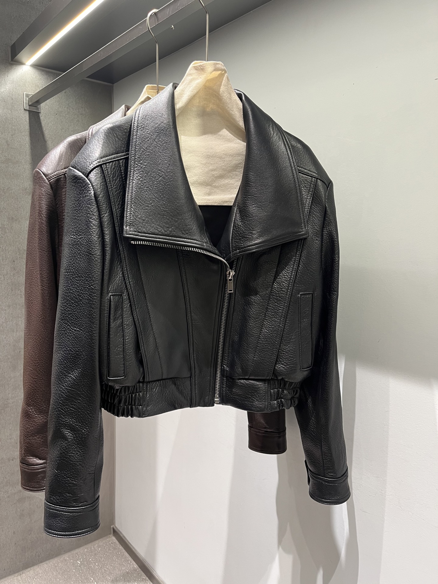 NO:949286,, ins style sheep foam leather jacket, soft, stylish and textured, the collar can be turned up and down, the upper body is super beautiful, women's clothing, jackets & coats,19860909,ins款羊泡皮外套,柔软有型很有质感,领子可立可翻,上身超级好看,女装,jackets & coats,,Women's clothing