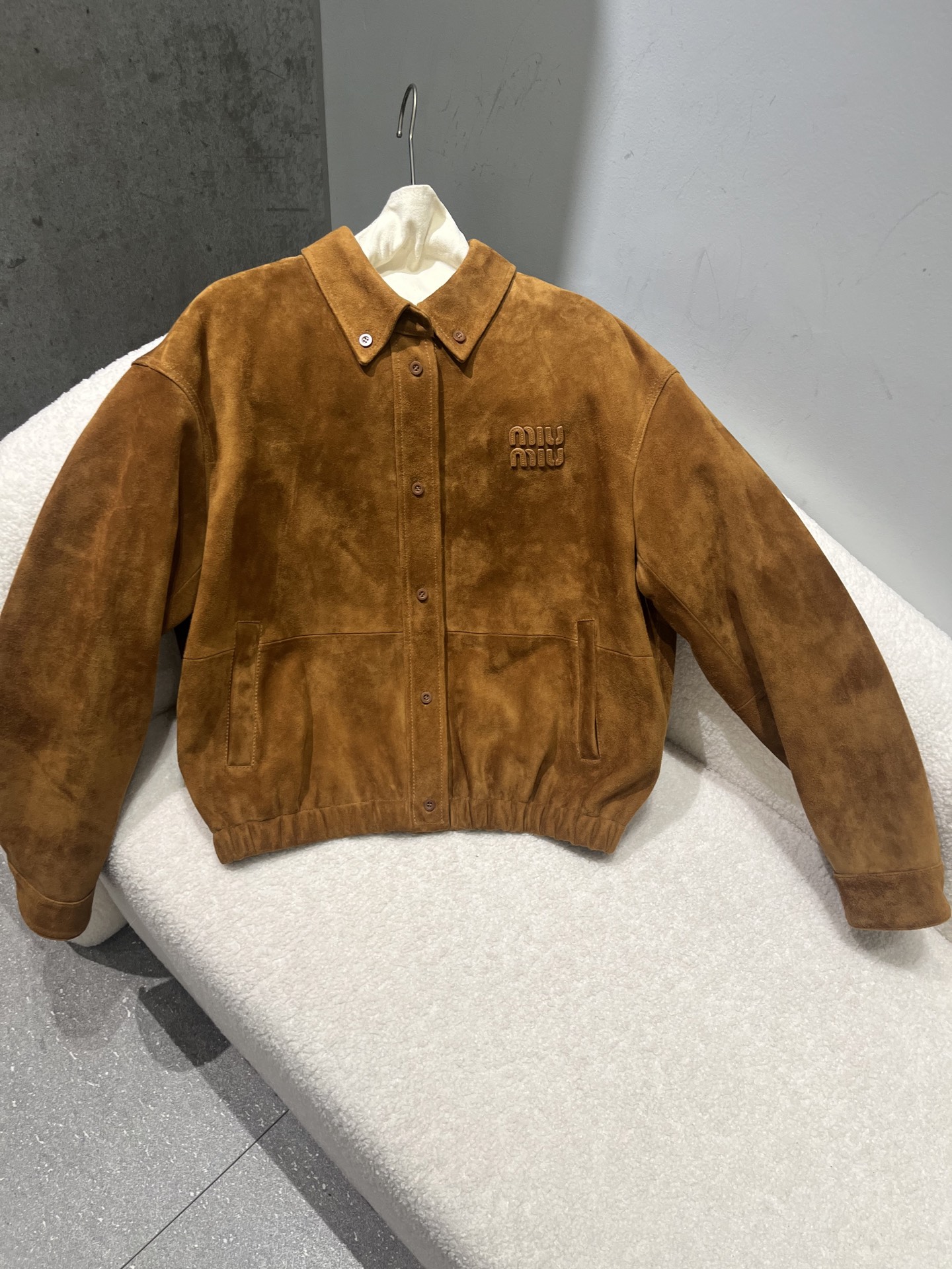 NO:951878,,miumiu suede sheepskin jacket, the letters are made with three-dimensional oil edge technology, size S-19860909,miumiu绒面羊皮外套,字母做了立体油边工艺 尺寸S- Xl码,宽松版型,缪缪-服装,miumiu,jackets & coats,sheepskin,,Women's clothing