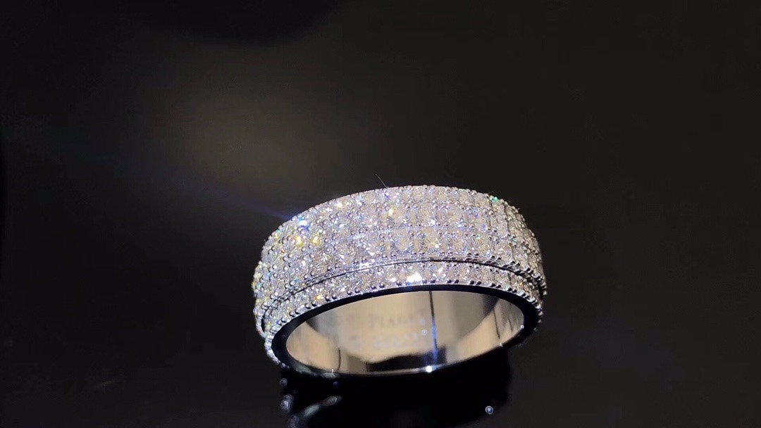 NO:632715,Good-looking and well-meaning rings, fortune will turn around. Who said that only boys wear this kind of wide version of fortune-turning rings? As long as the style is good-looking, choose the one that suits you, and girls will also look good wearing it. It is simple and elegant, and fortune-turning itself is a beautiful blessing! Wide version code number 88350,, ring, Cardia high-end jewelry19860909好看寓意又好的戒指,时来运转 谁说只有男生戴这种宽版时来运转好看的,只要款式好看挑选适合自己的,女生戴着也是吼吼看哦的.简单大气,而且时来运转本身就是一个美好的祝福语!宽版码数 88350,,ring,卡迪亚高端饰品,Jewelry