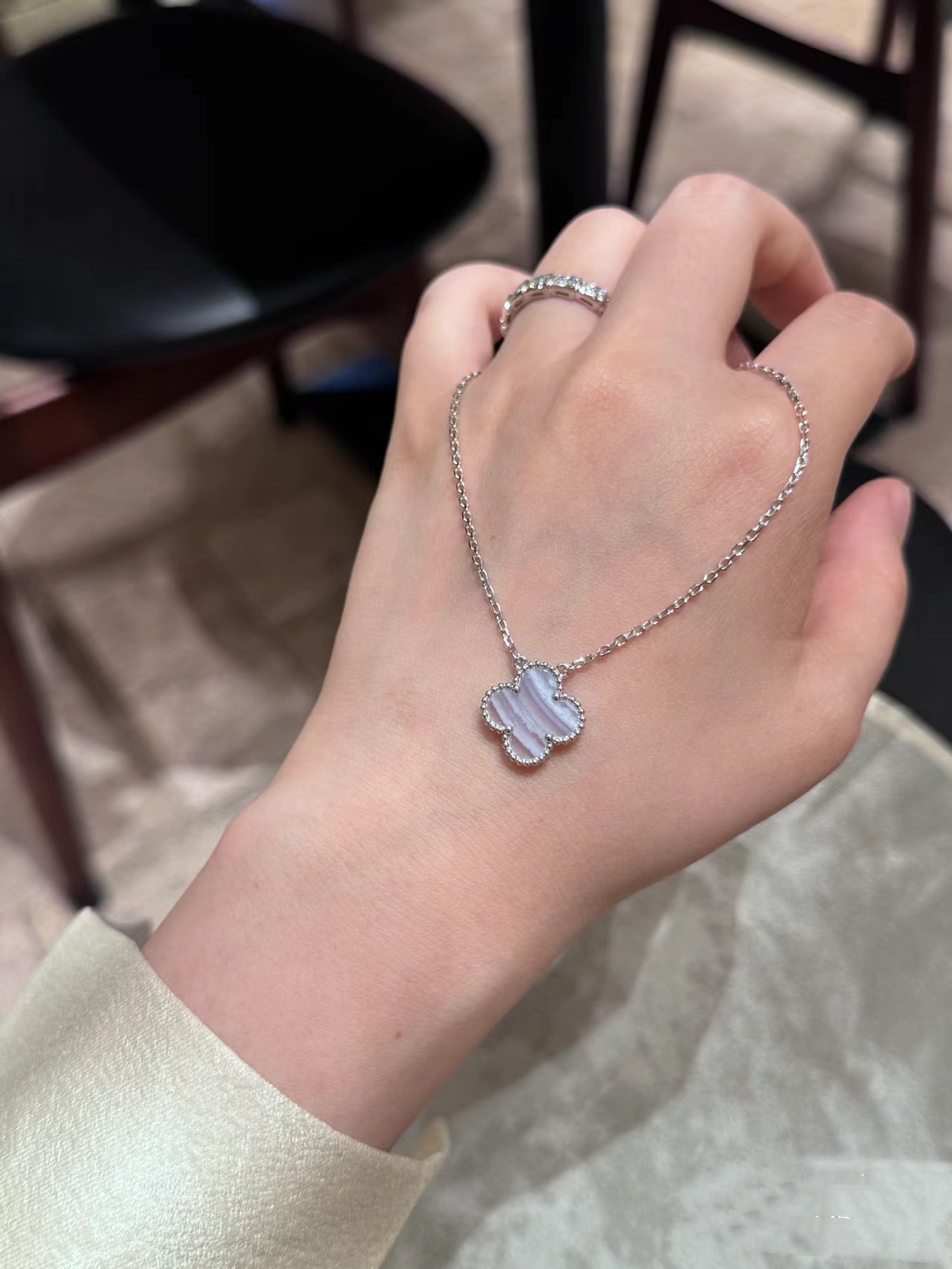 NO:634176,Wearing purple chalcedony in summer is really too valuable, 88230, Cardia high-end jewelry19860909夏天戴紫玉髓真的含金量太强了吧 ,88230,,卡迪亚高端饰品,Jewelry