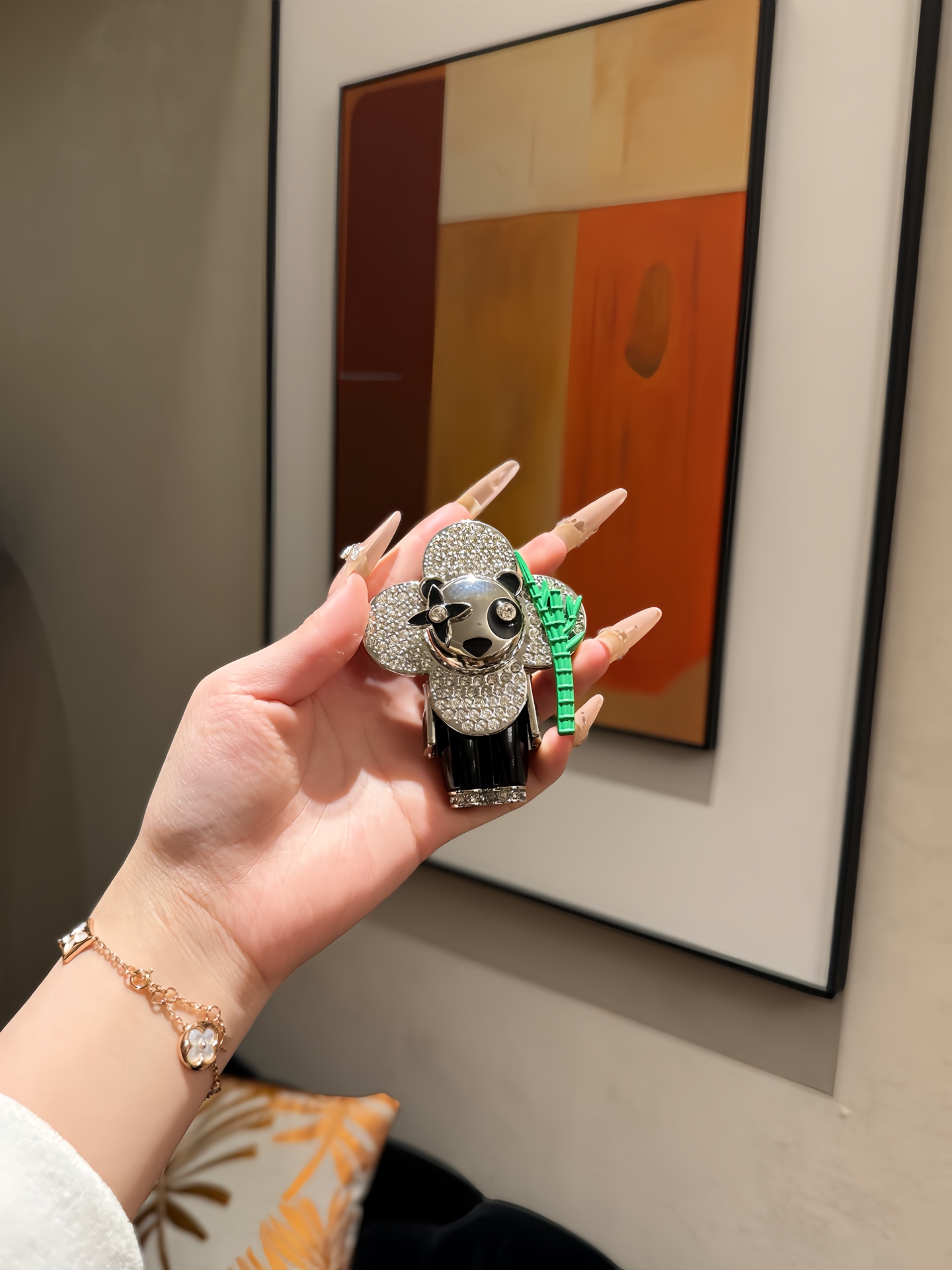 NO:632705,New product Sunflower doll keychain bag pendant charm Louis Vuitton Louis Vuitton Snowboard Vivienne Bag Charm bag charm U material brass electroplating 18K original logo 88190,,louis vuitton,louis vuitton,keychain,Cardia high-end jewelry19860909新品 太阳花公仔钥匙扣 包包挂件挂饰 Louis Vuitton 路易威登Snowboard Vivienne Bag Charm 包饰 U材质 黄铜电镀18K 原版logo 88190,,louis vuitton,louis vuitton,keychain,卡迪亚高端饰品,Jewelry