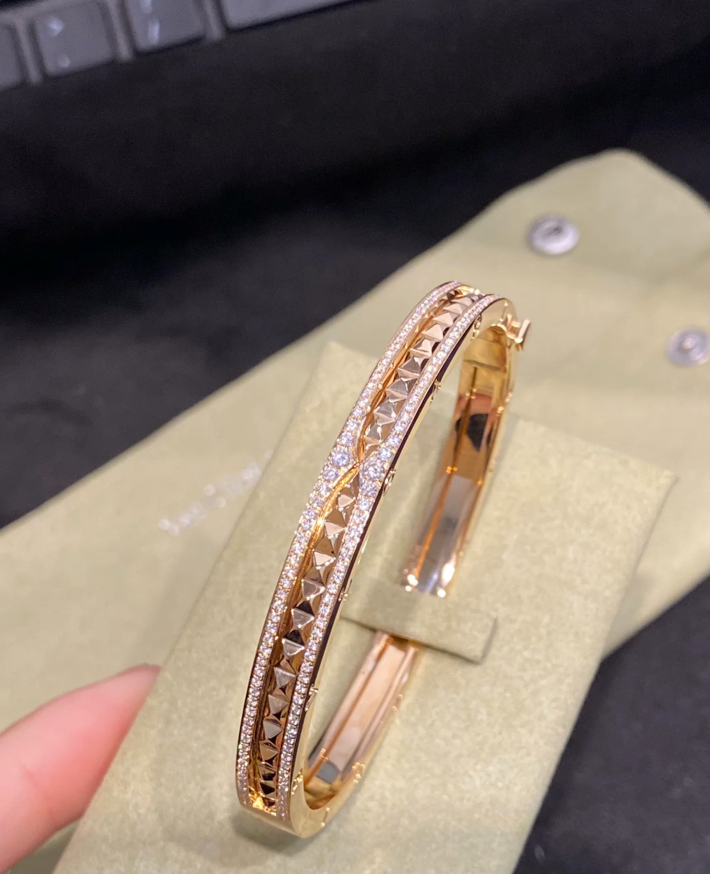 NO:633080,Bulgari double row rivet bracelet rose gold gold two-tone code number 16 17 18, bvlgari, bracelet, Cartier high-end jewelry19860909宝格丽双排铆钉手镯 玫瑰金 金色两色 码数16 17 18,,bvlgari,bracelet,卡迪亚高端饰品,Jewelry