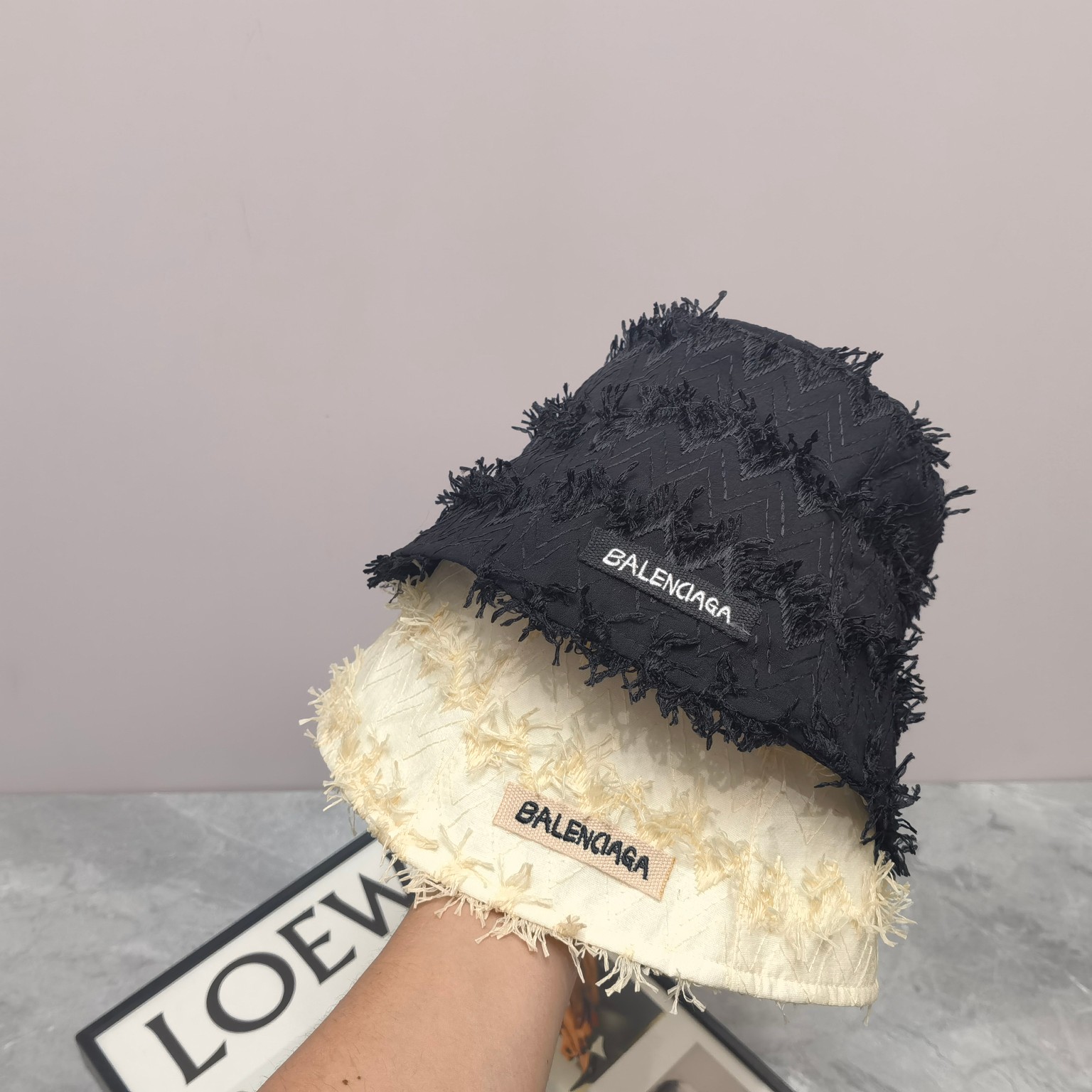 Precio especial 💛 con bolsa de polvo. 【Balenciaga】 Sombrero de pescador tipo cubo de piel sintética, nuevo modelo 2024…