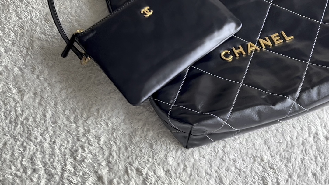 ✨ 𝟯𝟮𝟲𝟬 negro con costuras blancas y dorado, video real 📷