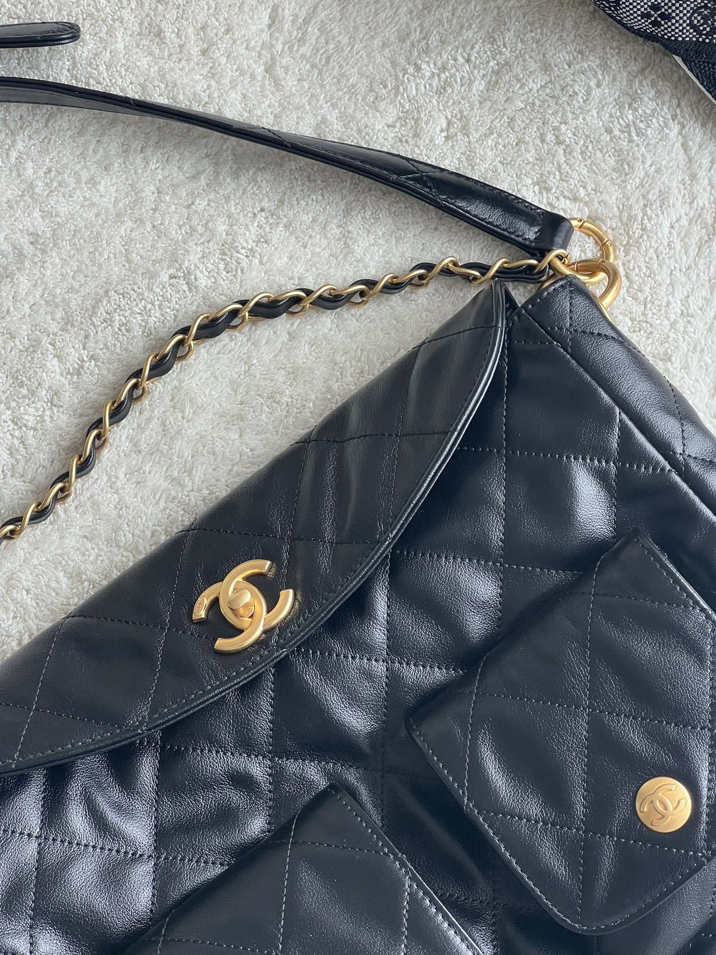 Chanel 24PThe most worth buyinghoboIts very retro and very fashionable. It feels like it will not go out of style for ten thousand years. It is v