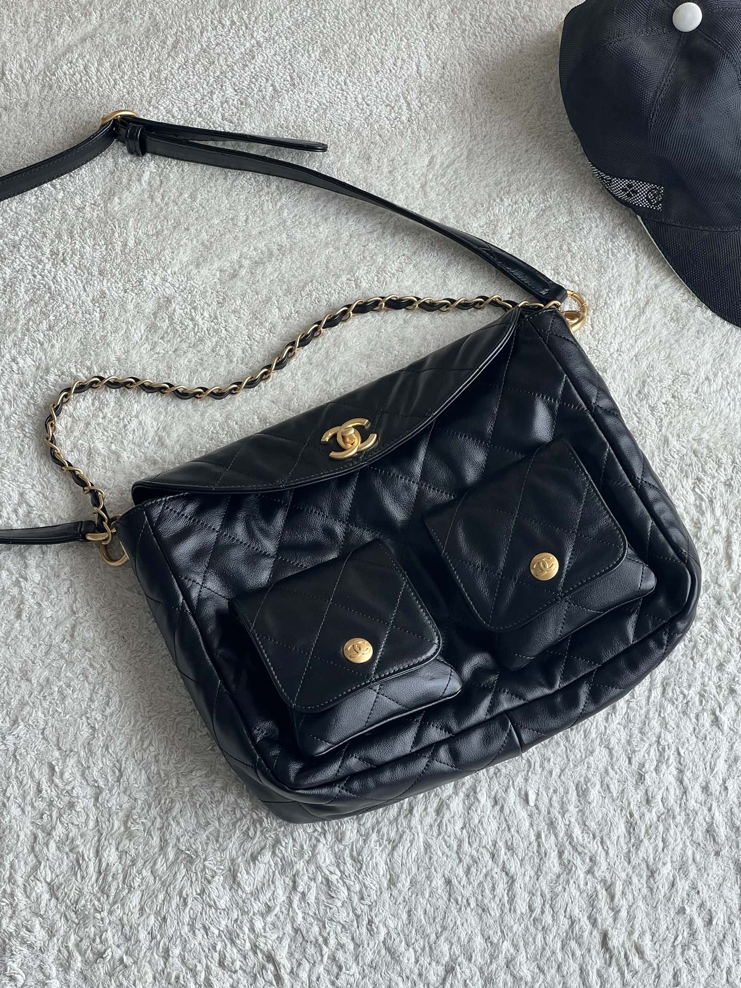 NO:178896,The most worth buying is the most retro and fashionable one. It feels like it will not be outdated for ten thousand years. It is very practical. It can be carried by hand or crossbody. It can be very large in capacity. It is super recommended!  Size.** Model number, special grade large-scale Chanel original leather, chanel19860909特级 原厂皮 最最值得购买的一款特别复古特别时髦感觉背一万年都不会过时实用性非常强,小号可以手拎,也可以斜挎容量非常大超级推荐！ 尺寸.** 款号,特级大厂货香奈儿原厂皮,chanel,Bag