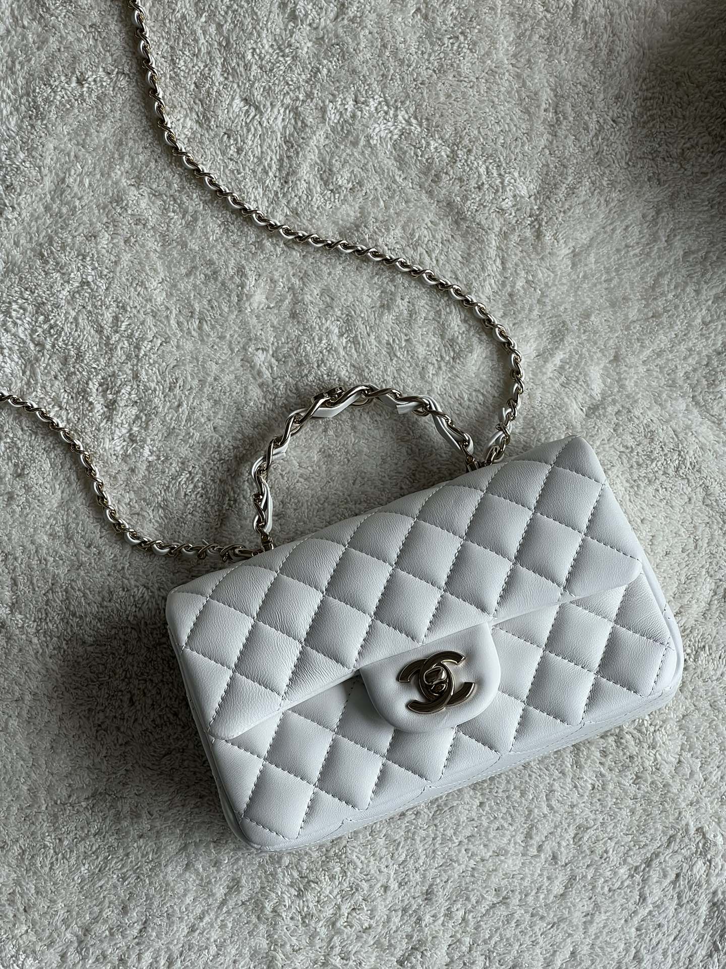 NO:178173,Special grade original leather The new version is a metal handle [Strong] Classic original leather The ceiling in the classic, super practical and durable original lambskin pure steel hardware, rare sources of goods, and it is often easy to be out of stock. The feel of the whole bag is perfectly agreed with the authentic product [Celebration] Size ** Model number -, Super large-scale Chanel original leather, chanel, sheepskin19860909特级 原厂皮 新版本是金属手柄哦[强]经典之 原厂皮 经典中的天花板,超实用耐看原厂小羊皮纯钢五金、货源稀少,经常容易断货 整个包的手感与真品完美达成一致[庆祝] 尺寸** 款号-,特级大厂货香奈儿原厂皮,chanel,sheepskin,Bag