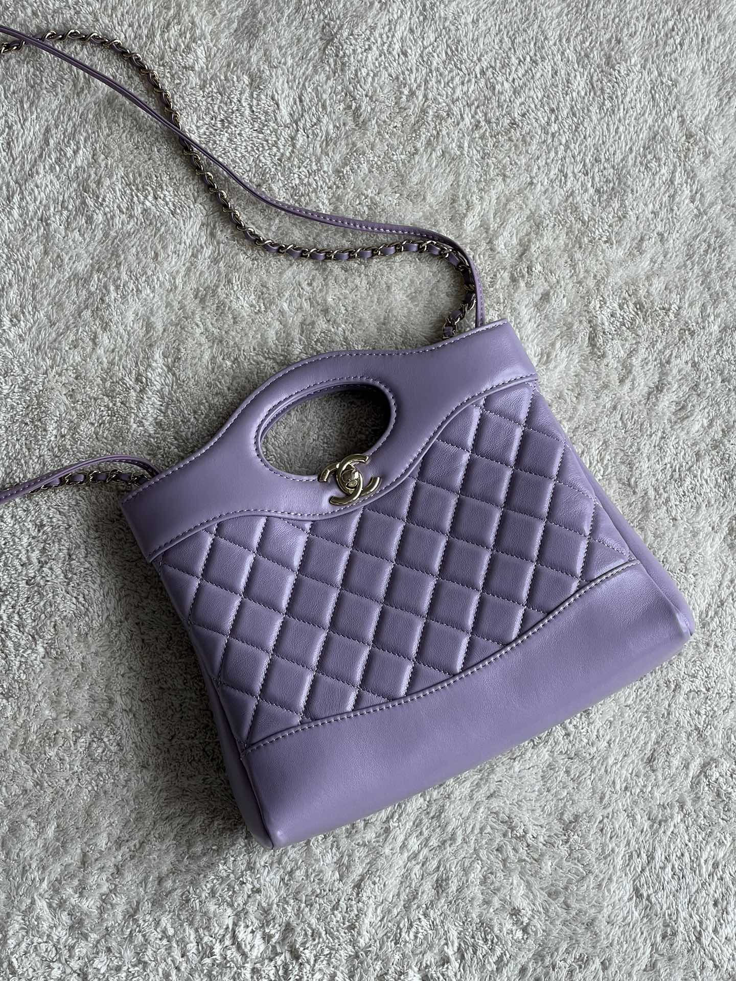 NO:179014,Super-grade original leather, high-end handicraft workshop series, popular products, original lambskin, really popular. They are all grabbing and purchasing agents, and they have to be a premium to buy. The size is so considerate, the actual product is very beautiful and easy to match. It is a hand-held crossbody!  Size **. Model number, special grade large-scale Chanel original leather, chanel, sheepskin19860909特级 原厂皮 高级手工坊系列 火爆款 原厂小羊皮 真的太火爆啦 都是一抢而空代购都要溢价才可以买到 太贴心的尺寸,实物非常好看好搭配 手提斜挎都可以！ 尺寸**. 款号,特级大厂货香奈儿原厂皮,chanel,sheepskin,Bag