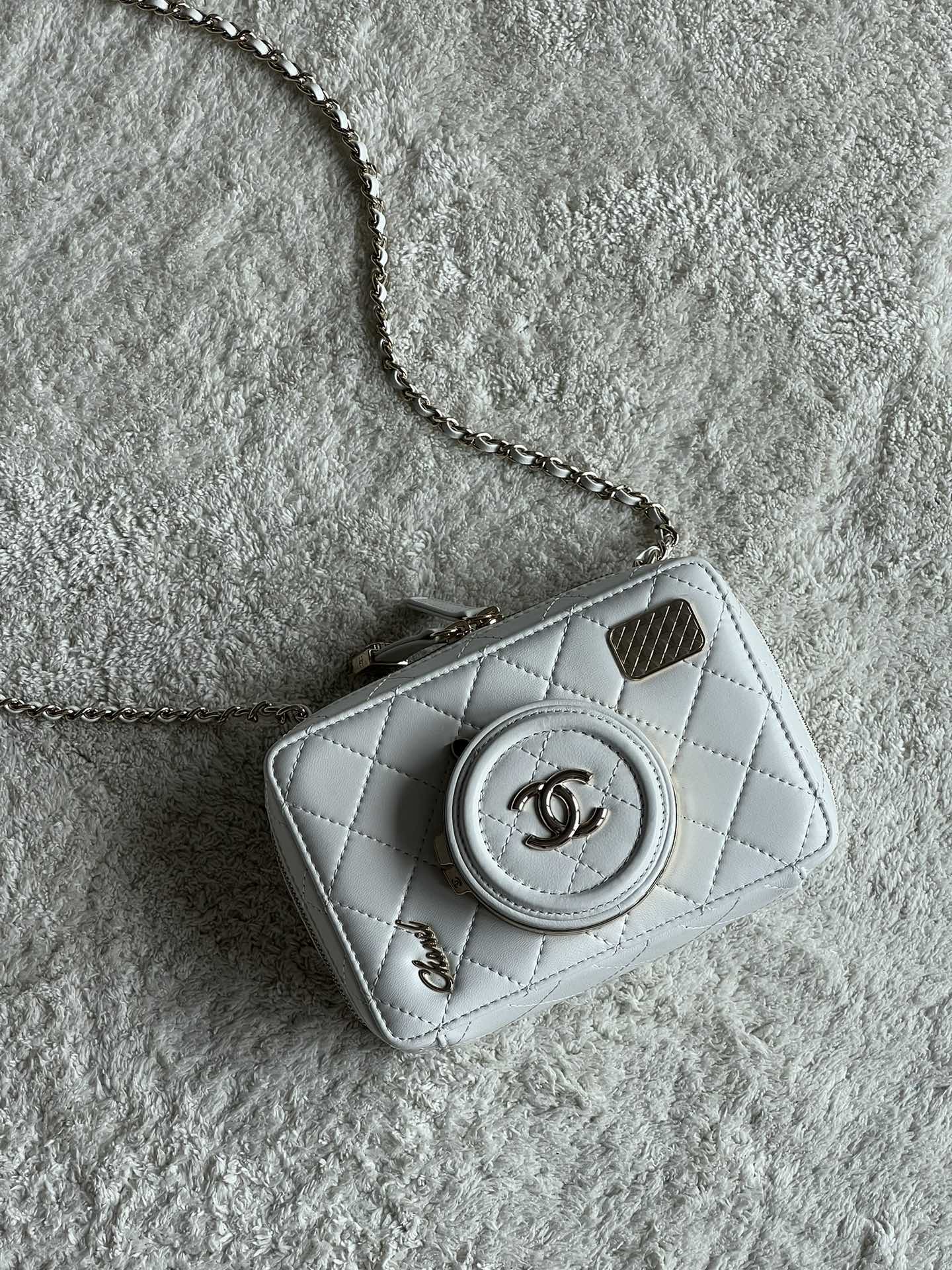 ✨𝗣𝟳𝟲𝟬🇮🇹🆕𝐂𝐡𝐚𝐧𝐞𝟏 𝟐𝟒𝐬 primavera/verano 𝖢𝖺𝗆𝖾𝗋𝖺𝖻𝖺𝗀 bolso cámara blanco ♥ 𝟤𝟦𝗌 protagonista de la …