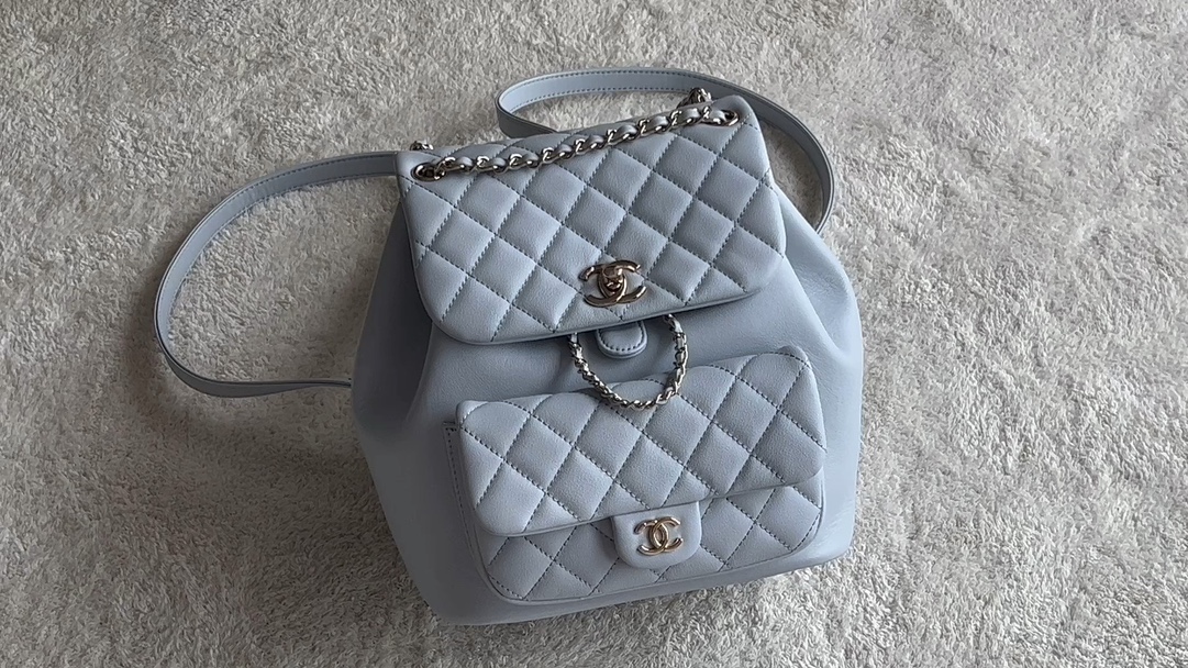 ✨𝘿𝙪𝙢𝙖 Mochila grande de piel de becerro, color azul niebla