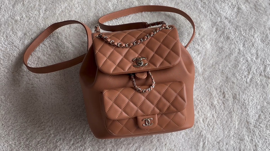 ✨𝘿𝙪𝙢𝙖 Cuero de becerro mochila grande color caramelo