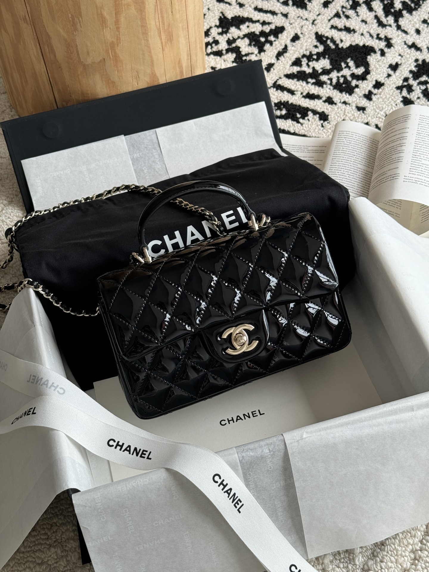 𝗣𝟴𝟴𝟬❒𝐂𝐅 𝐦𝐢𝐧𝐢𝗵𝗮𝗻𝗱𝗲𝗹 Desarrollo genuino Cuero: Hecho de charol original Hardware: Todo acero Tamaño: 𝟮𝟬…