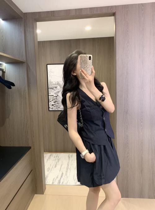 Miu Miu Sleeveless Vest and Skirt Set - Chic & Playful New 2025 Collection 1 Miu Miu Sleeveless Vest and Skirt Set - Chic & Playful New 2025 Collection