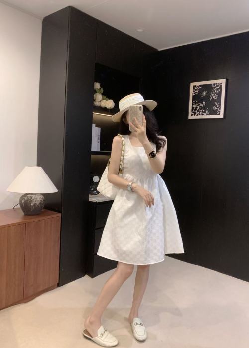 Gucci Sleeveless Jacquard Logo Dress, Sweet & Flattering, Perfect for Layering 1 Gucci Sleeveless Jacquard Logo Dress, Sweet & Flattering, Perfect for Layering