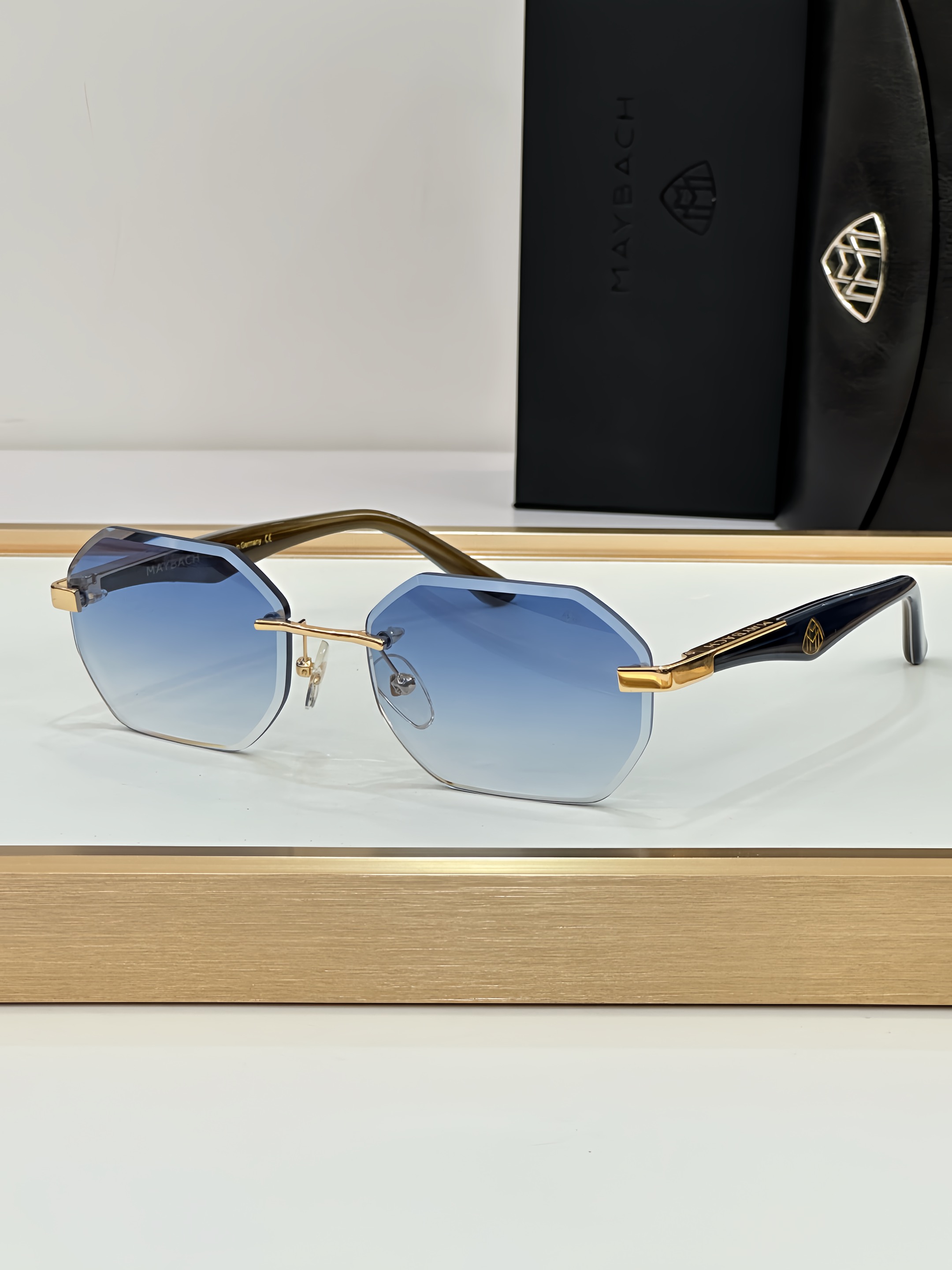 Maybach Online
 Sunglasses