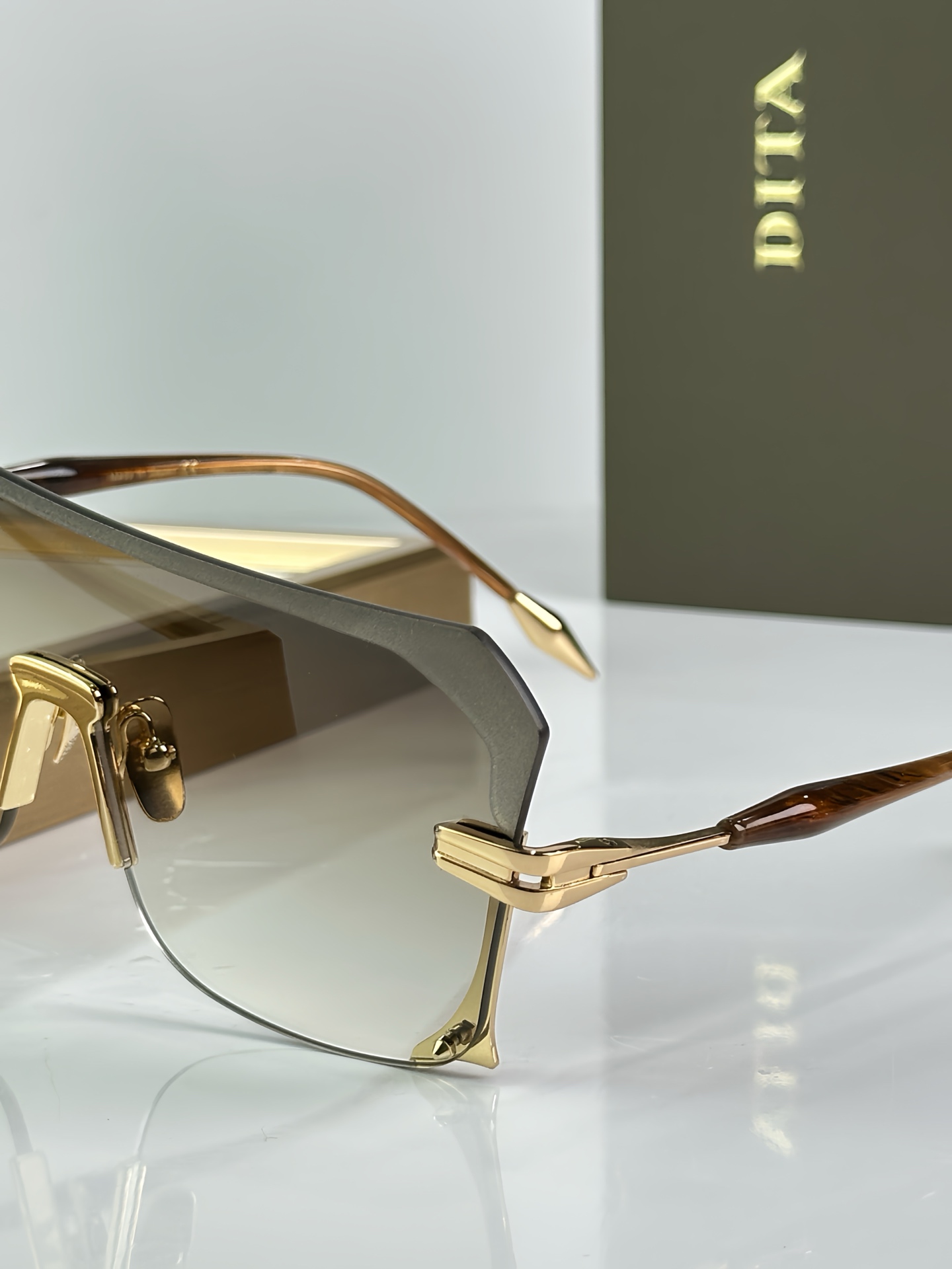 Dita Laniti DTS 153 Sunglasses - Futuristic Design, Red Gradient Lenses 9 i1751076542583 3296 0 7