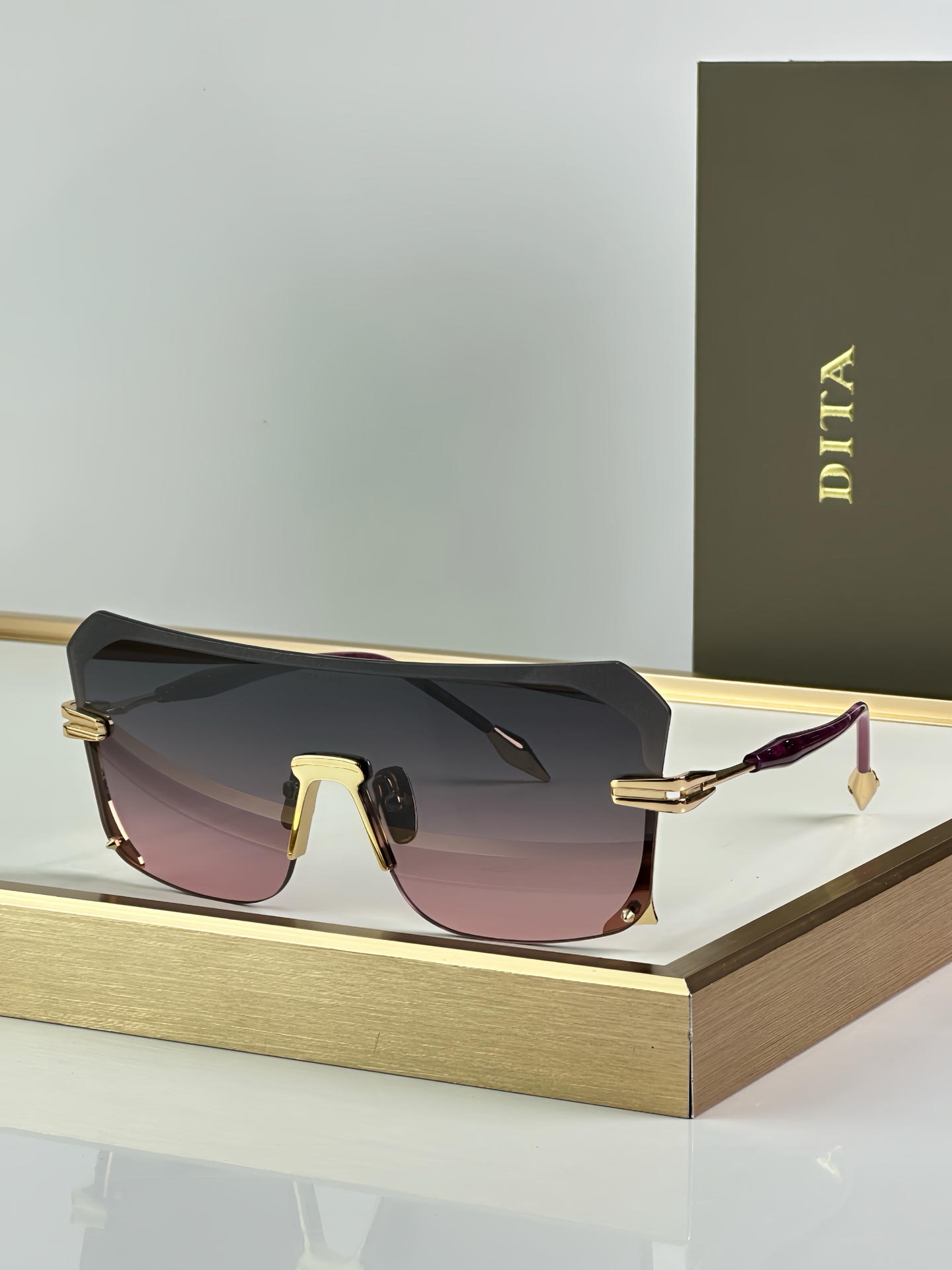 Dita Laniti DTS 153 Sunglasses, Futuristic Design, Gradient Lenses 5 i1751076613164 1572 0 3