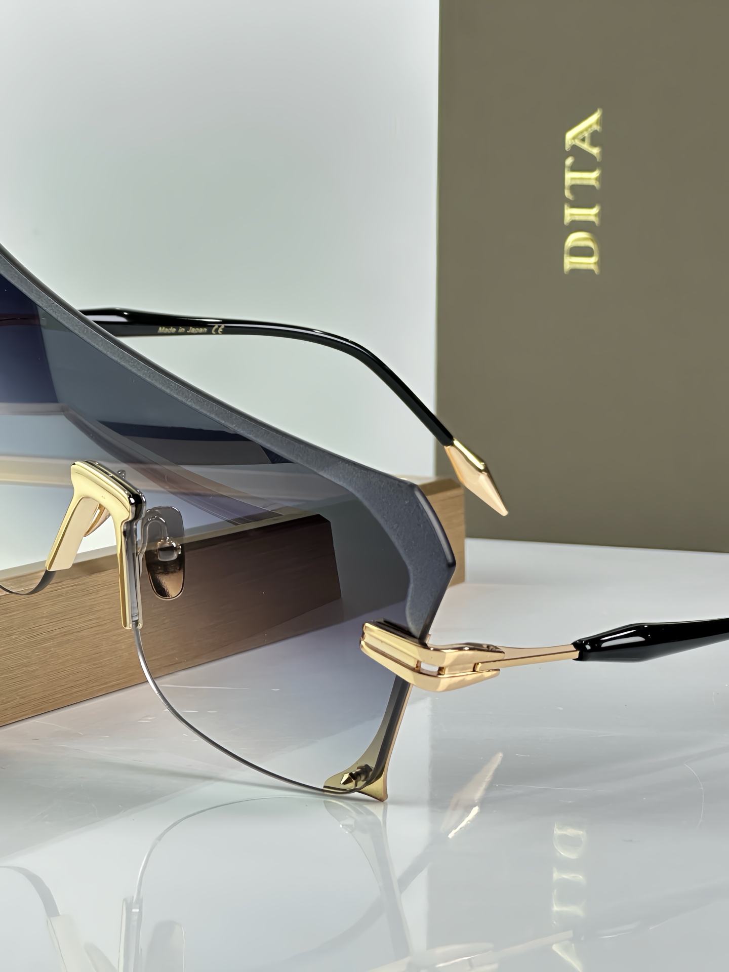 Dita Laniti DTS 153 Sunglasses, Futuristic Design, Gradient Lenses 7 i1751076613857 6248 0 7