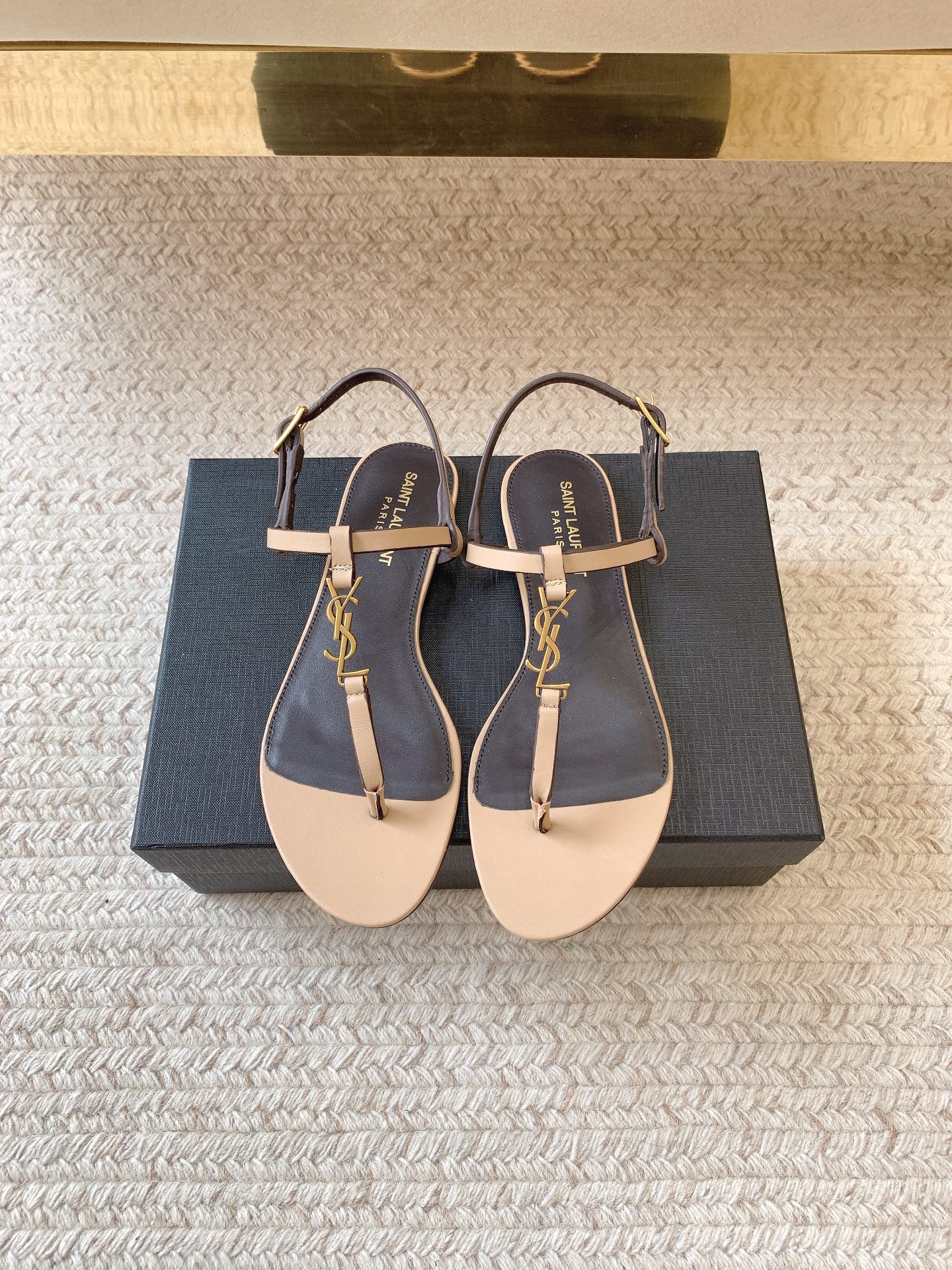 NO:928206,SAIN* LAUREN*CASSANDRA series logo sandals, original last, top quality material, imported cow patent leather upper/imported custom fabric, imported sheepskin lining for feet, genuine leather outsole, size 35-39 (34, 40, 41, 42 customized, non-returnable and non-exchangeable), sandals, saint laurent, sandals, sheepskin, Leather soles19860909SAIN* LAUREN*CASSANDRA系logo凉鞋 原版套楦 顶级品质 材质 鞋面进口牛漆皮/进口定制面料 垫脚进口羊皮里 大底真皮大底 码数35-39（34、40、41、42定做不退不换）,凉鞋,saint laurent,sandals,sheepskin,Leather soles,Women's Shoes