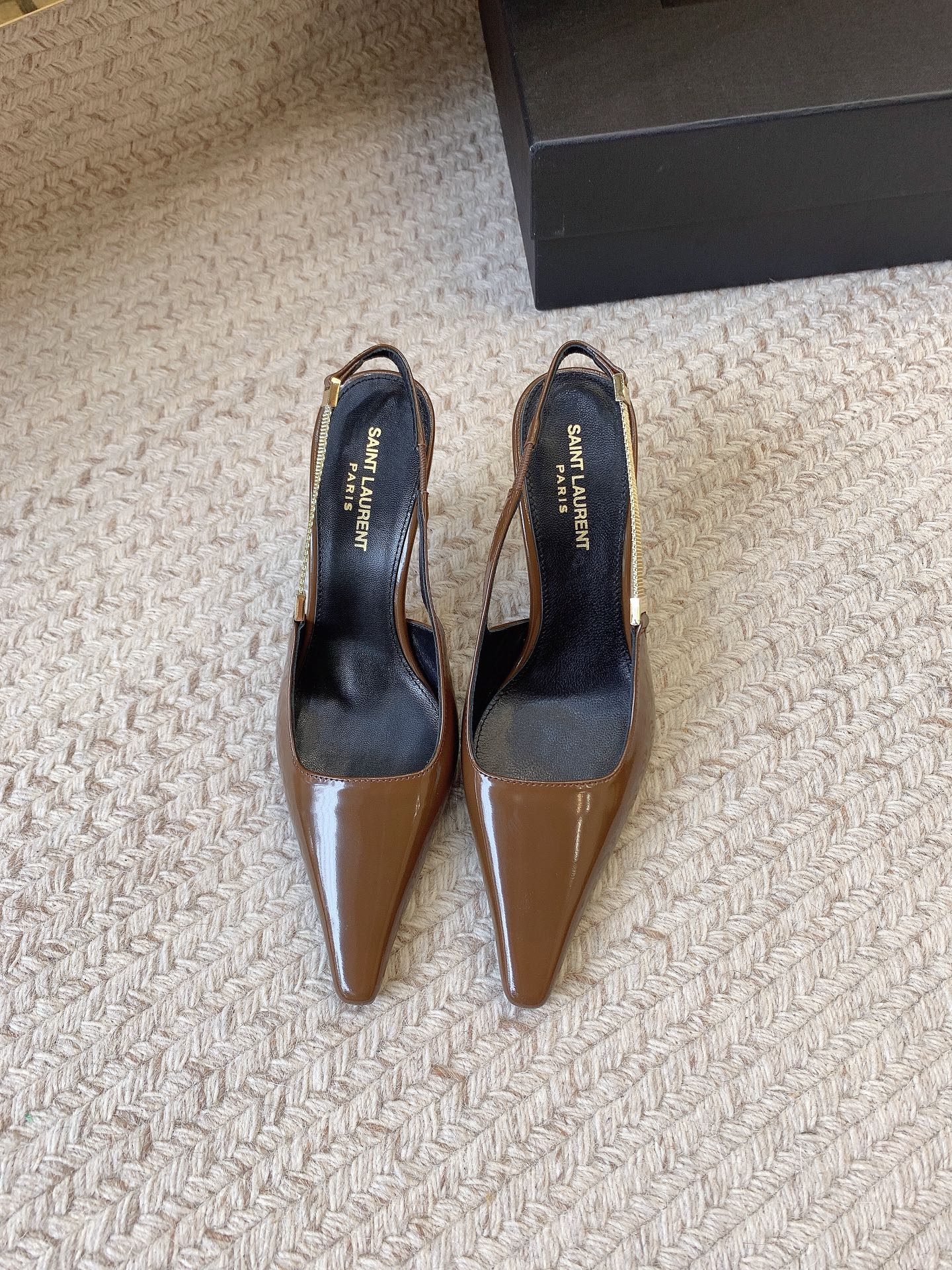 NO:928181,SAIN* LAUREN*SS24 BLAKE sandals, original last, top quality material, imported cowhide for upper, imported sheepskin lining for feet, genuine leather outsole, heel height 7.5cm, size 35-39 (34, 40, 41 customized, non-returnable, non-exchangeable), sandals, saint laurent, sandals, cowhide, sheepskin, Leather soles19860909SAIN* LAUREN*SS24款BLAKE系凉鞋 原版套楦 顶级品质 材质 鞋面进口牛皮 垫脚进口羊皮里 大底真皮大底 跟高7.5cm 码数35-39（34、40、41定做不退不换）,凉鞋,saint laurent,sandals,cowhide,sheepskin,Leather soles,Women's Shoes