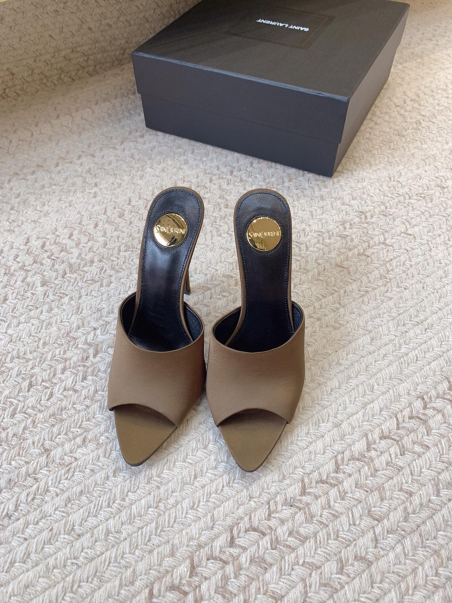 NO:927709,SAIN* LAUREN*GARLYLE high-heeled slippers, original last, top quality material, imported open-edge beads/imported custom-made silk surface, imported sheepskin lining, genuine leather outsole, original molded metal hardware, heel height 10.5cm, size 35-39 (34, 40, 41, 42 customized, non-returnable, non-exchangeable), high heels, saint laurent, high  heels,slippers,sheepskin,real silk,Leather soles19860909SAIN* LAUREN*GARLYLE系高跟拖鞋 原版套楦 顶级品质 材质 鞋面进口开边珠/进口定做真丝面 内里进口羊皮里 大底真皮大底 五金原版开模金属五金 跟高10.5cm 码数35-39（34、40、41、42定做不退不换）,高跟鞋,saint laurent,high heels,slippers,sheepskin,real silk,Leather soles,Women's Shoes