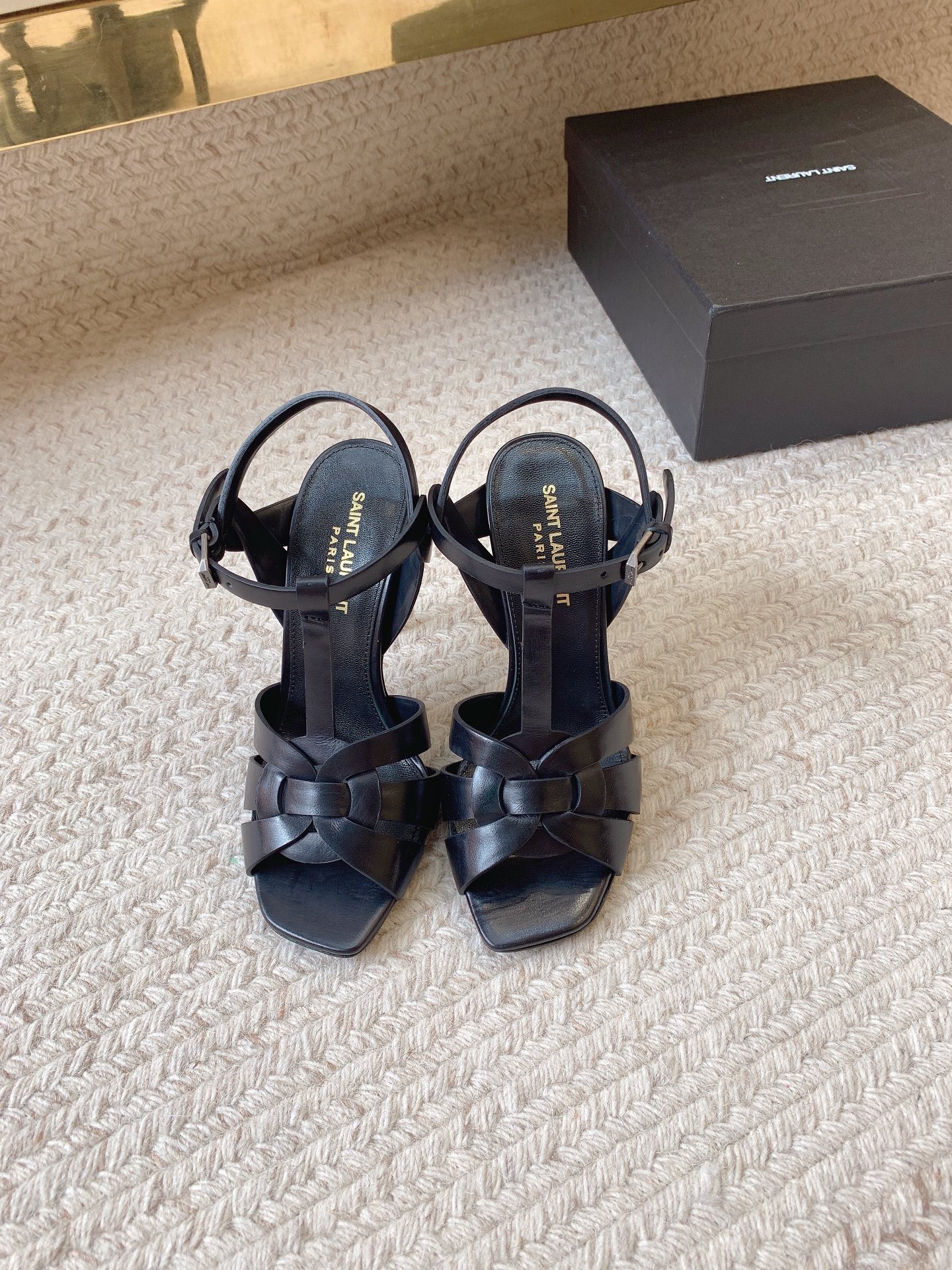 NO:928147,SAIN* LAUREN*SS24 classic Hentiangao sandals, original last, top quality material, upper imported cow patent leather/imported cowhide, lining imported sheepskin, outsole, genuine leather outsole, heel height 10.5cm, size 35-39 (34, 40, 41 customized, non-returnable, non-exchangeable), high heels, saint laurent, sandals, high heels, cowhide, sheepskin, Leather soles19860909SAIN* LAUREN*SS24经典款恨天高凉鞋 原版套楦 顶级品质 材质 鞋面进口牛漆皮/进口牛皮 内里进口羊皮里 大底真皮大底 跟高10.5cm 码数35-39（34、40、41定做不退不换）,高跟鞋,saint laurent,sandals,high heels,cowhide,sheepskin,Leather soles,Women's Shoes