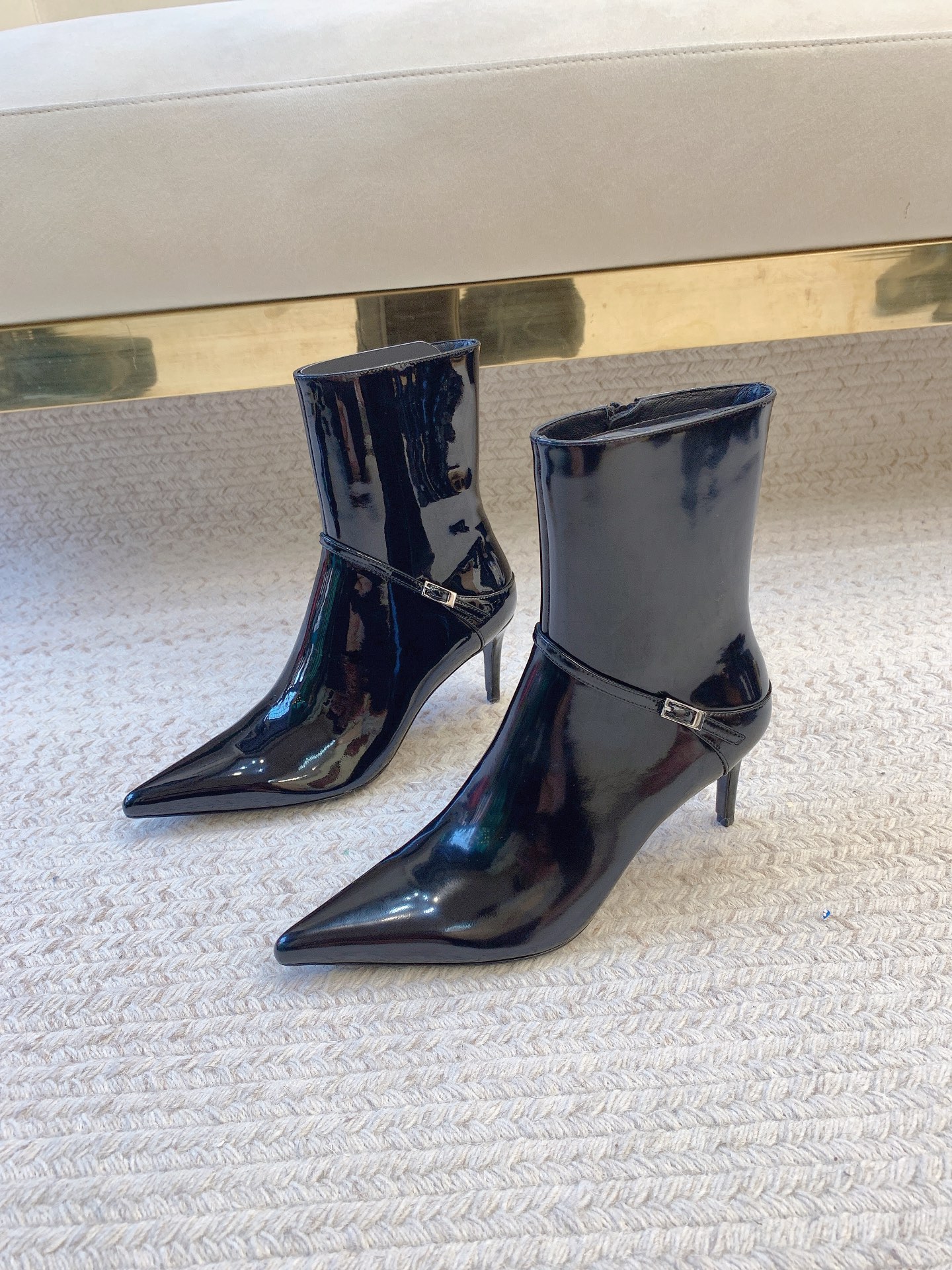 Yves Saint Laurent Botas cortas Dermis Laca Piel de oveja