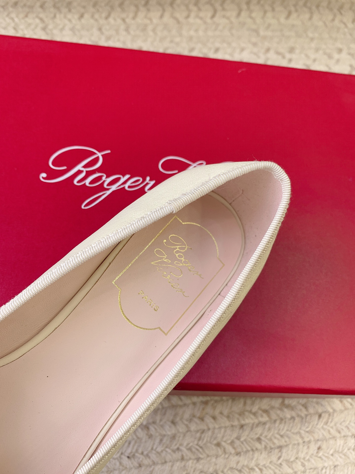 Roger Vivier SS25 Ballet Flats: Luxury Materials, Superior Quality, Wide Size Range. - 图片 6