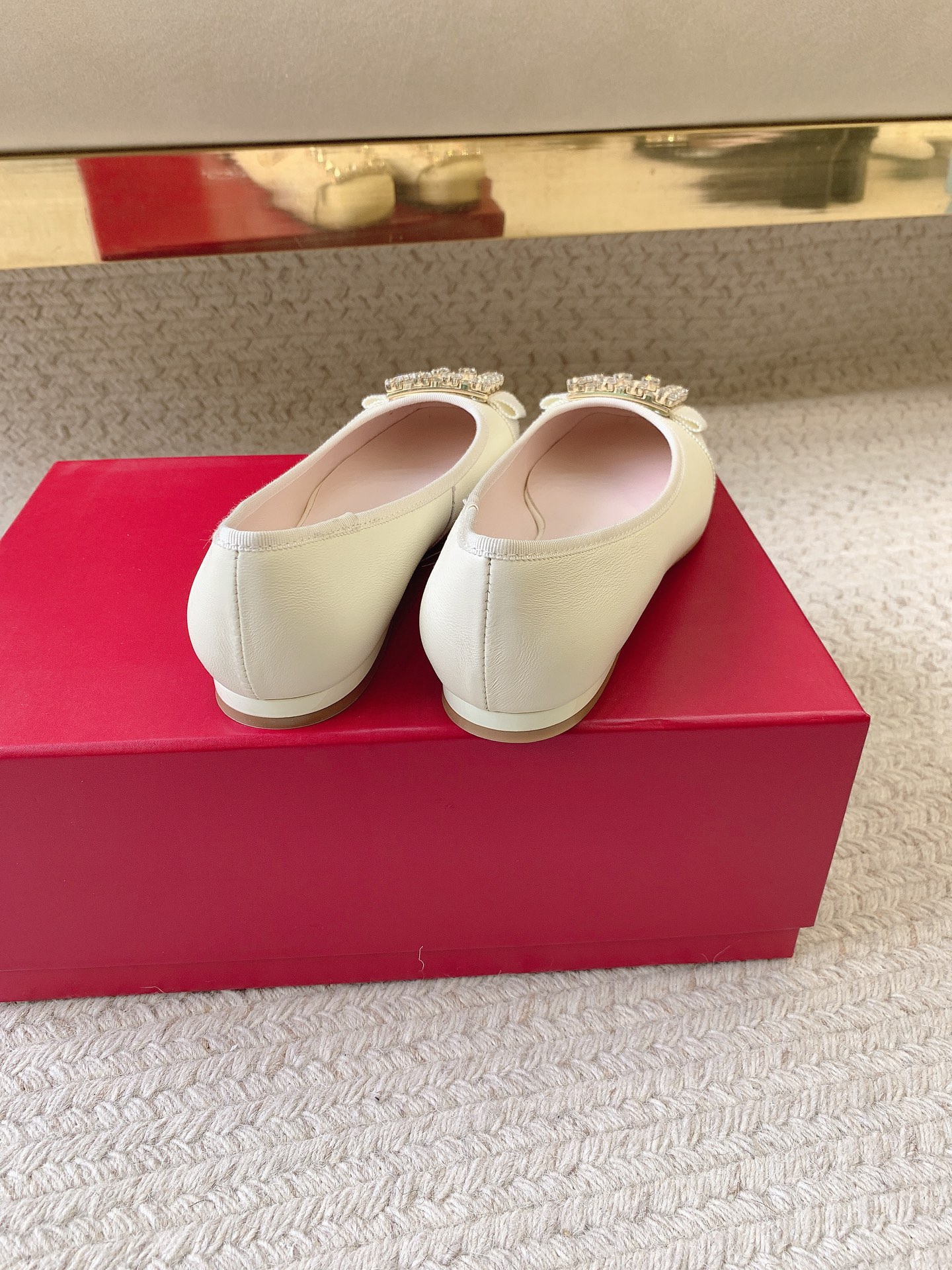 Roger Vivier SS25 Ballet Flats: Luxury Materials, Superior Quality, Wide Size Range. - 图片 2