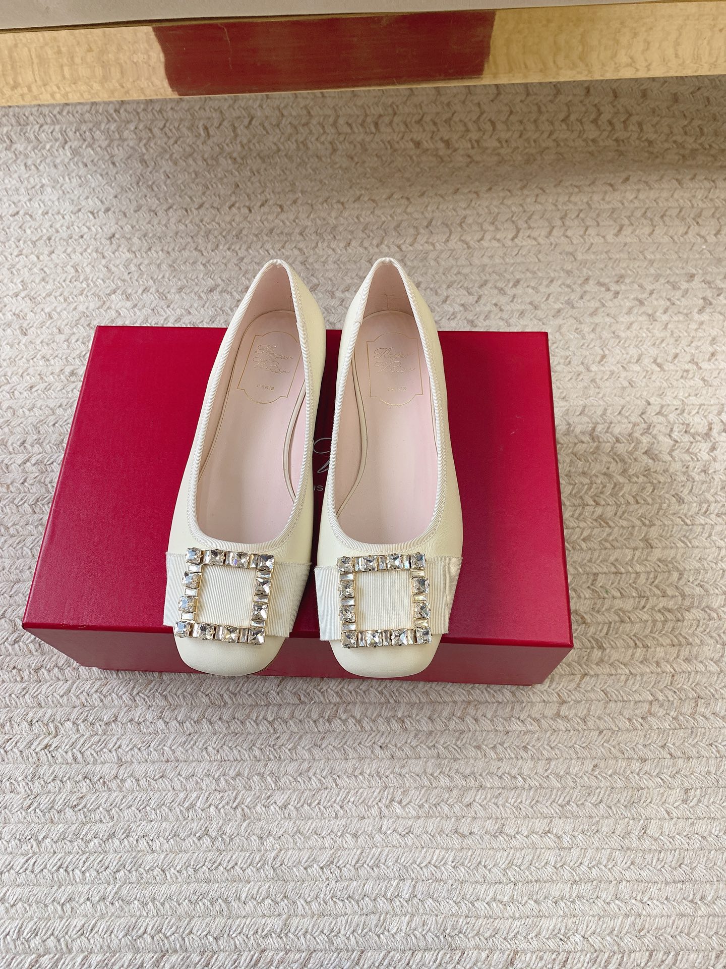 Roger Vivier SS25 Ballet Flats: Luxury Materials, Superior Quality, Wide Size Range. - 图片 5