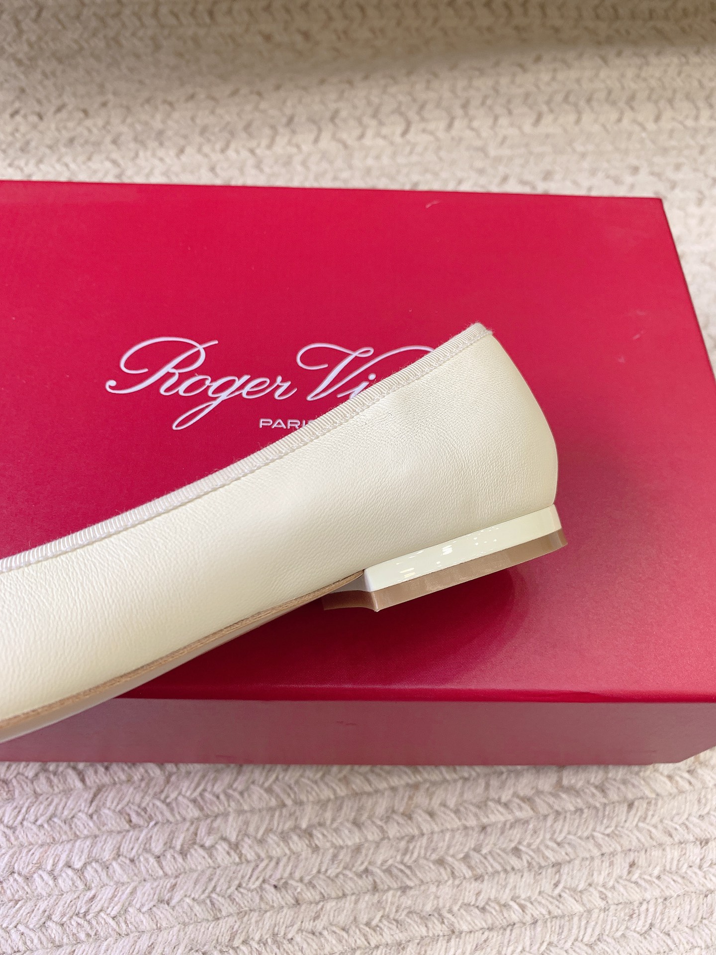 Roger Vivier SS25 Ballet Flats: Luxury Materials, Superior Quality, Wide Size Range. - 图片 7
