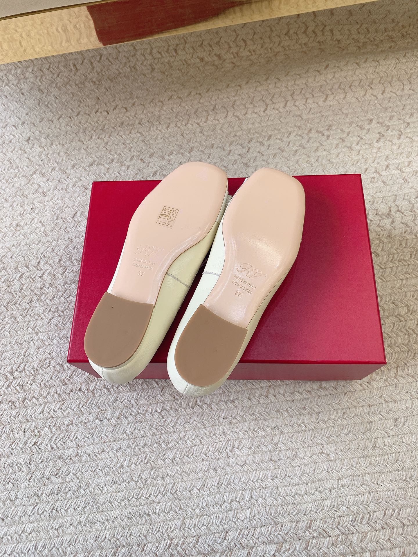Roger Vivier SS25 Ballet Flats: Luxury Materials, Superior Quality, Wide Size Range. - 图片 3