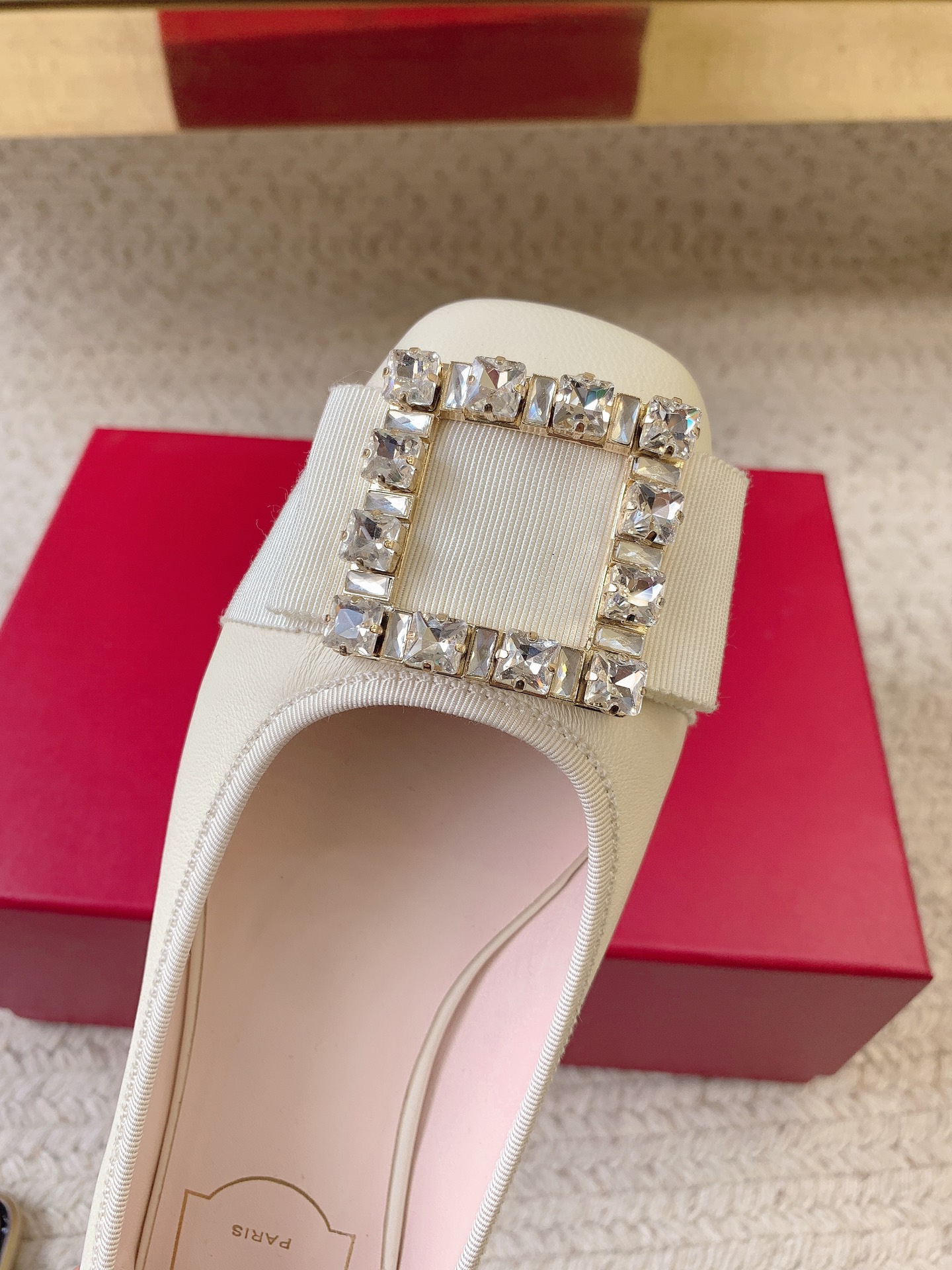 Roger Vivier SS25 Ballet Flats: Luxury Materials, Superior Quality, Wide Size Range. - 图片 4