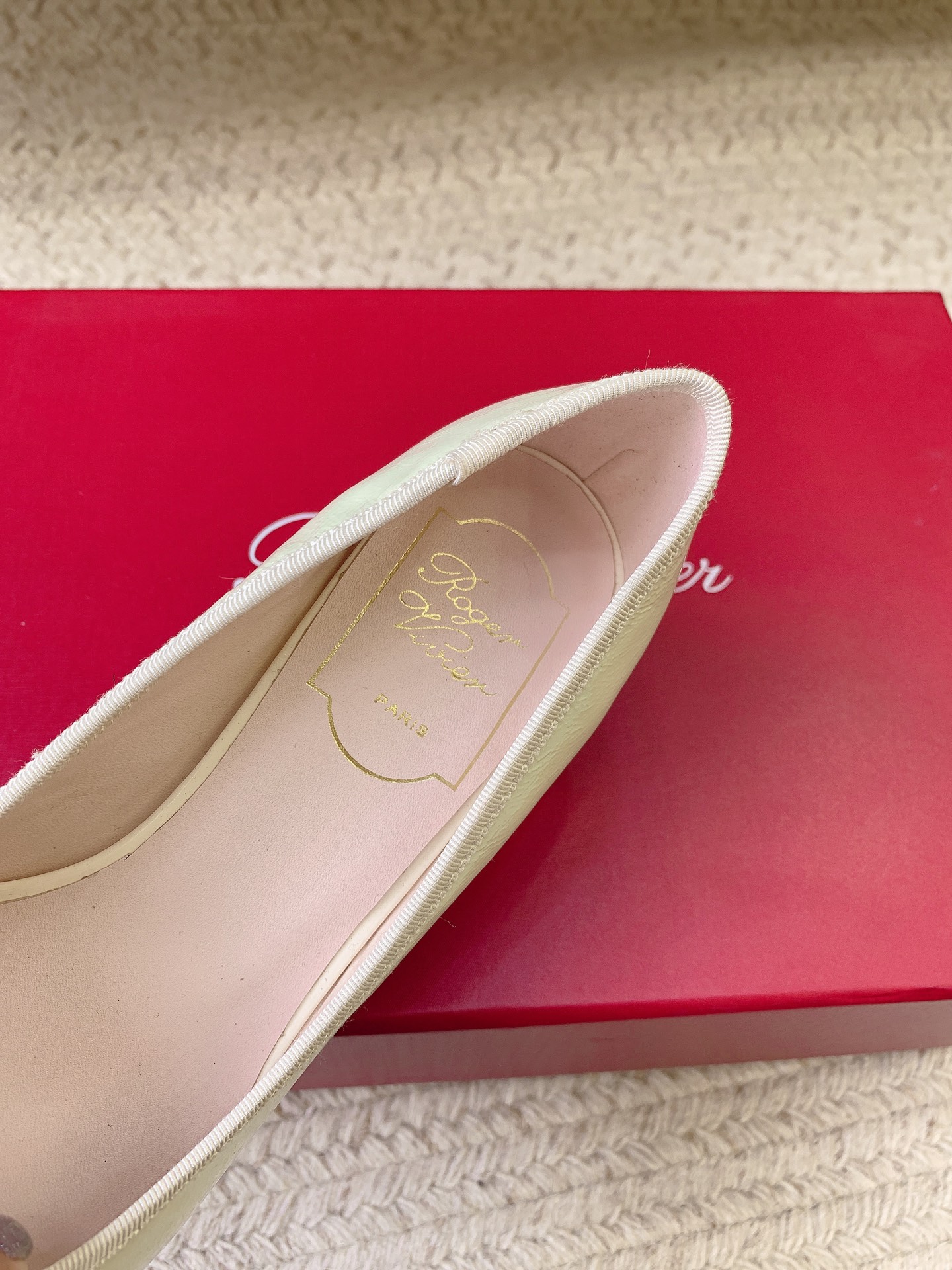 Roger Vivier SS25 Ballet Flats: Luxury Materials, Superior Quality, Wide Size Range - 图片 7
