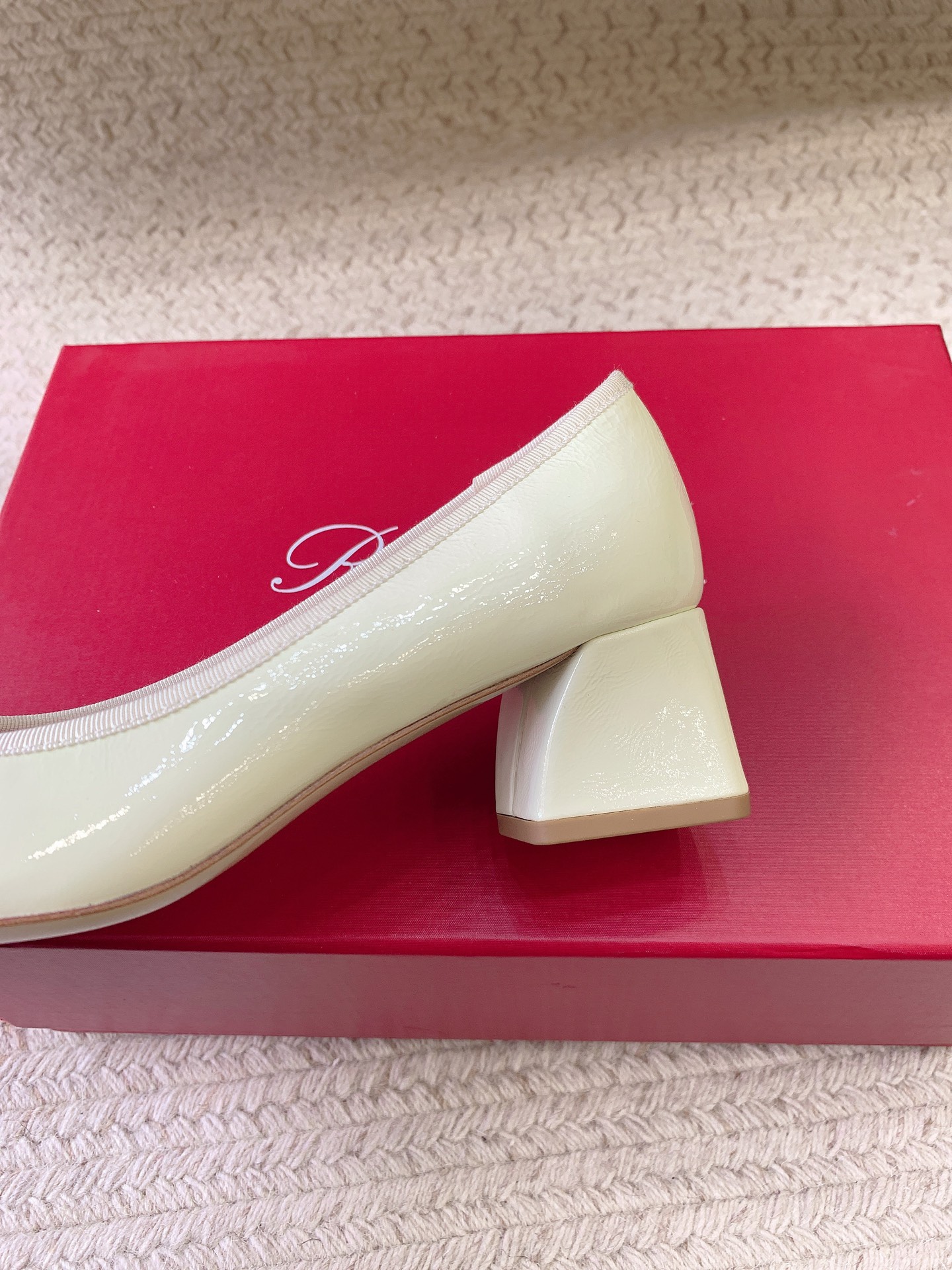 Roger Vivier SS25 Ballet Flats: Luxury Materials, Superior Quality, Wide Size Range - 图片 8