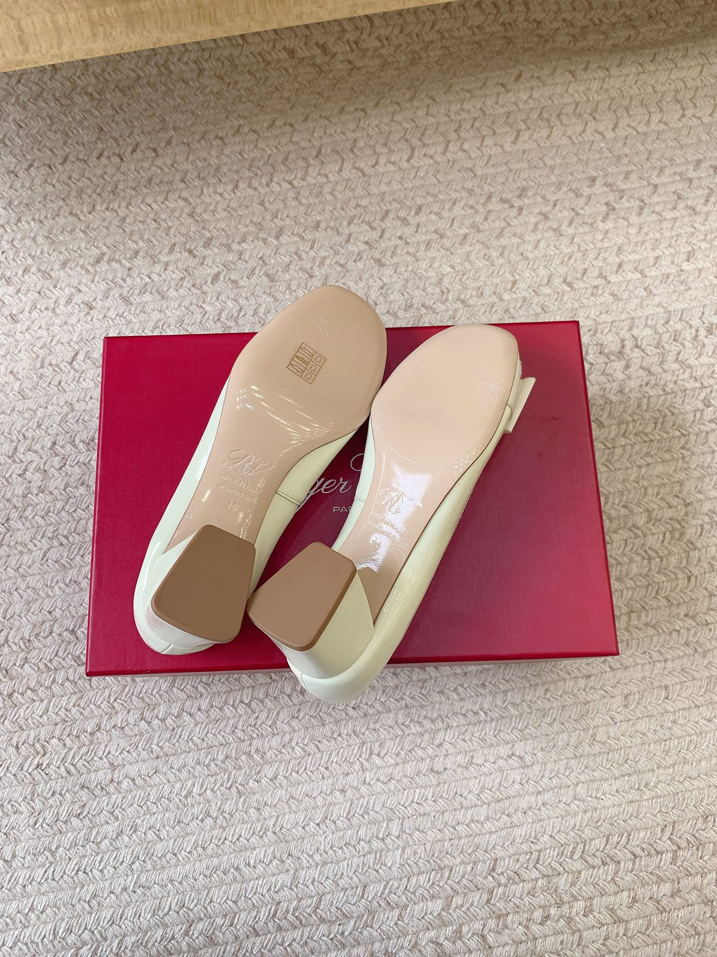 Roger Vivier SS25 Ballet Flats: Luxury Materials, Superior Quality, Wide Size Range - 图片 4