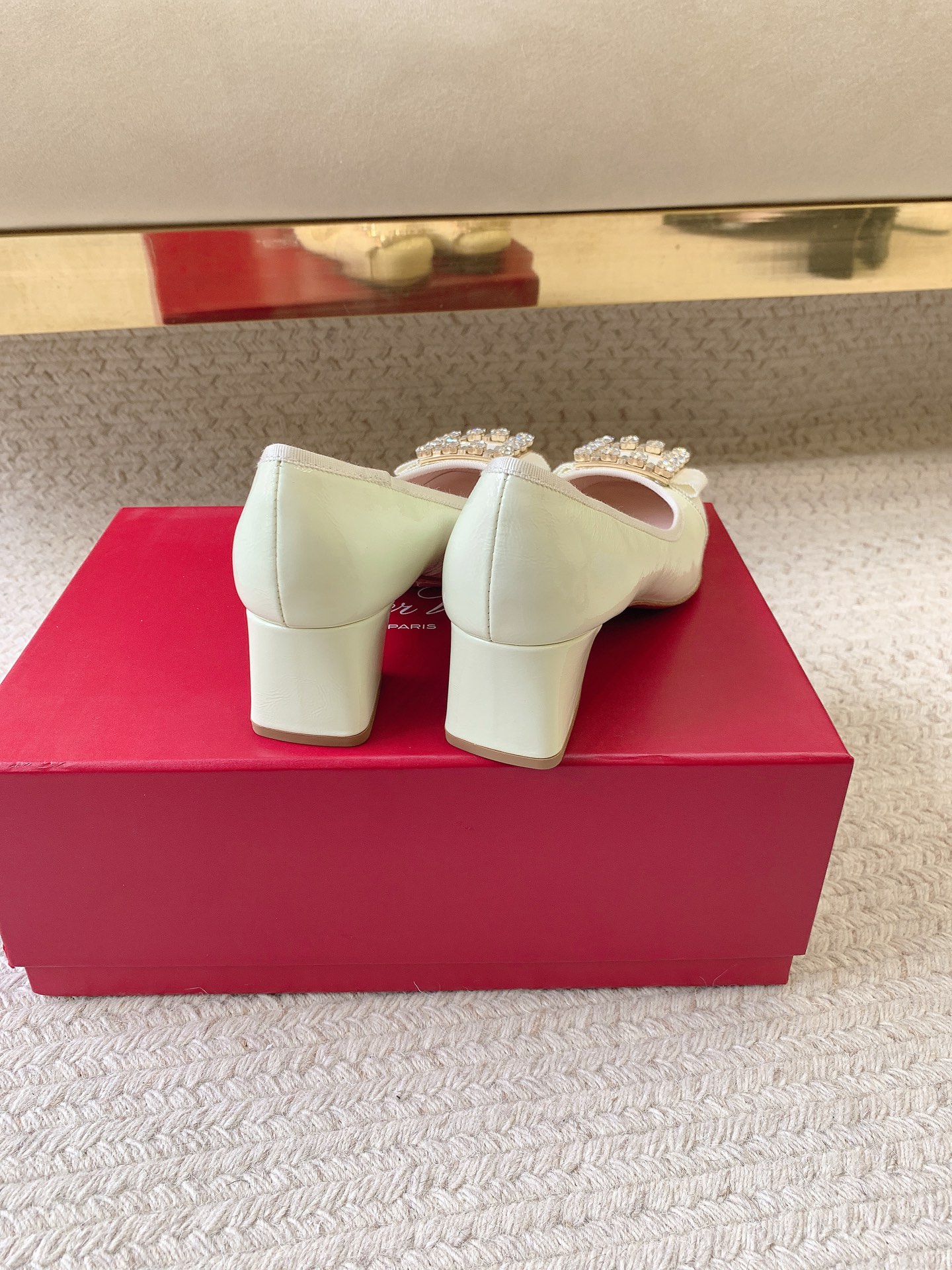 Roger Vivier SS25 Ballet Flats: Luxury Materials, Superior Quality, Wide Size Range - 图片 3