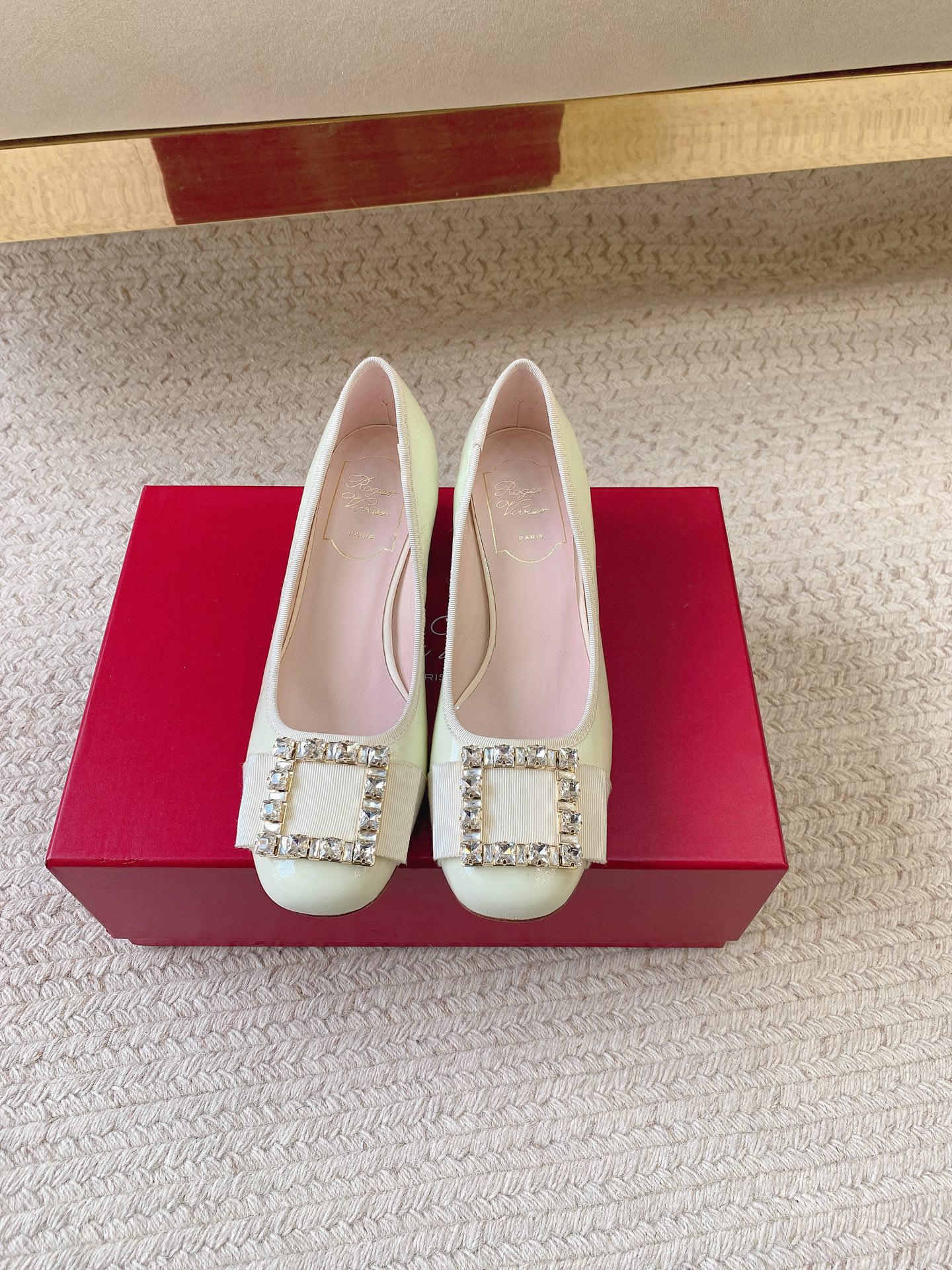 Roger Vivier SS25 Ballet Flats: Luxury Materials, Superior Quality, Wide Size Range - 图片 5