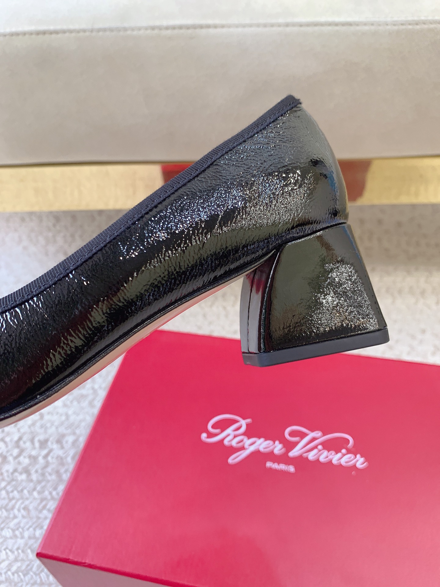 Roger Vivier SS25 Ballet Flats: Premium Quality, Imported Materials, Various Sizes. - 图片 7