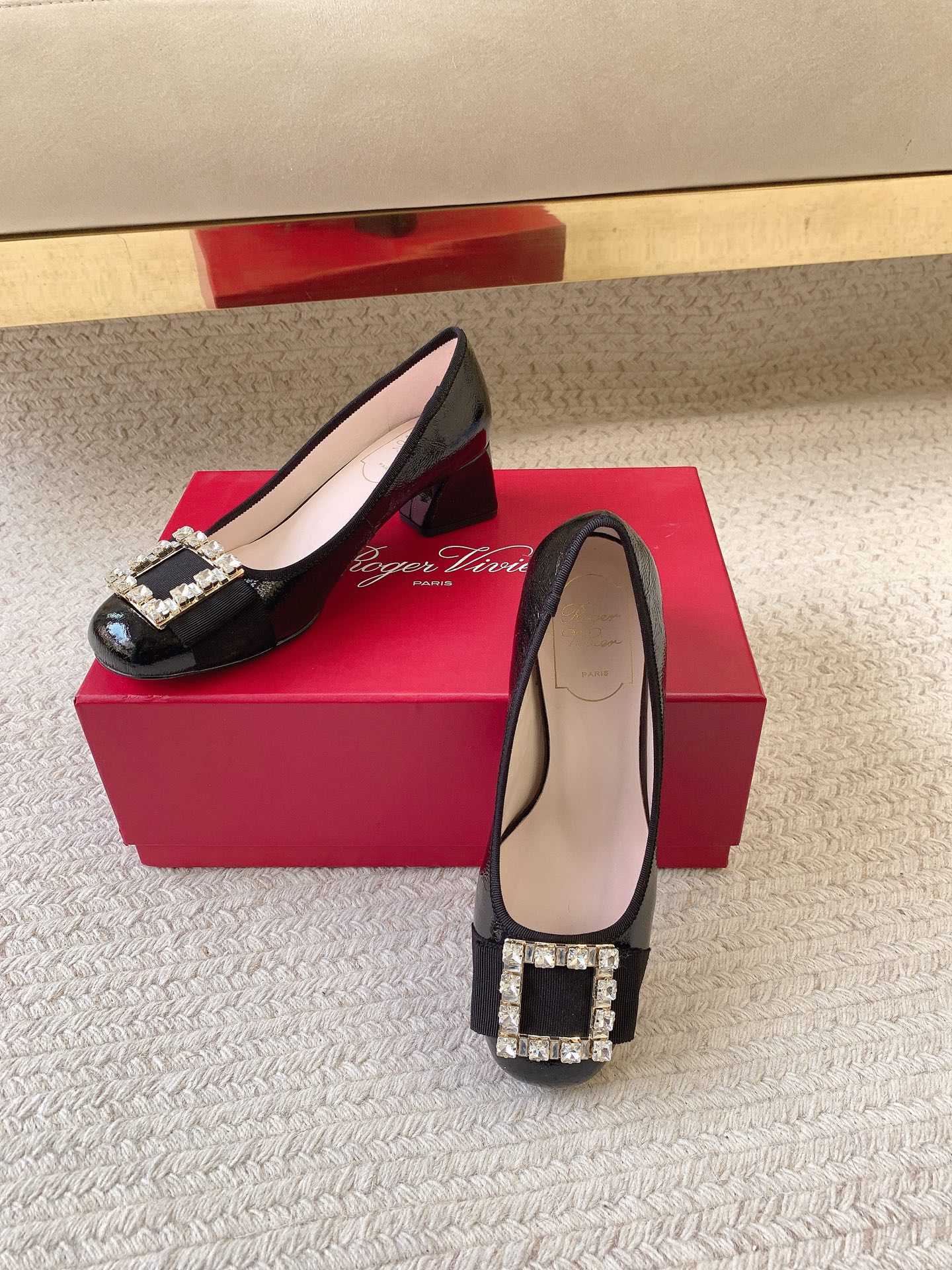Roger Vivier SS25 Ballet Flats: Premium Quality, Imported Materials, Various Sizes. - 图片 2
